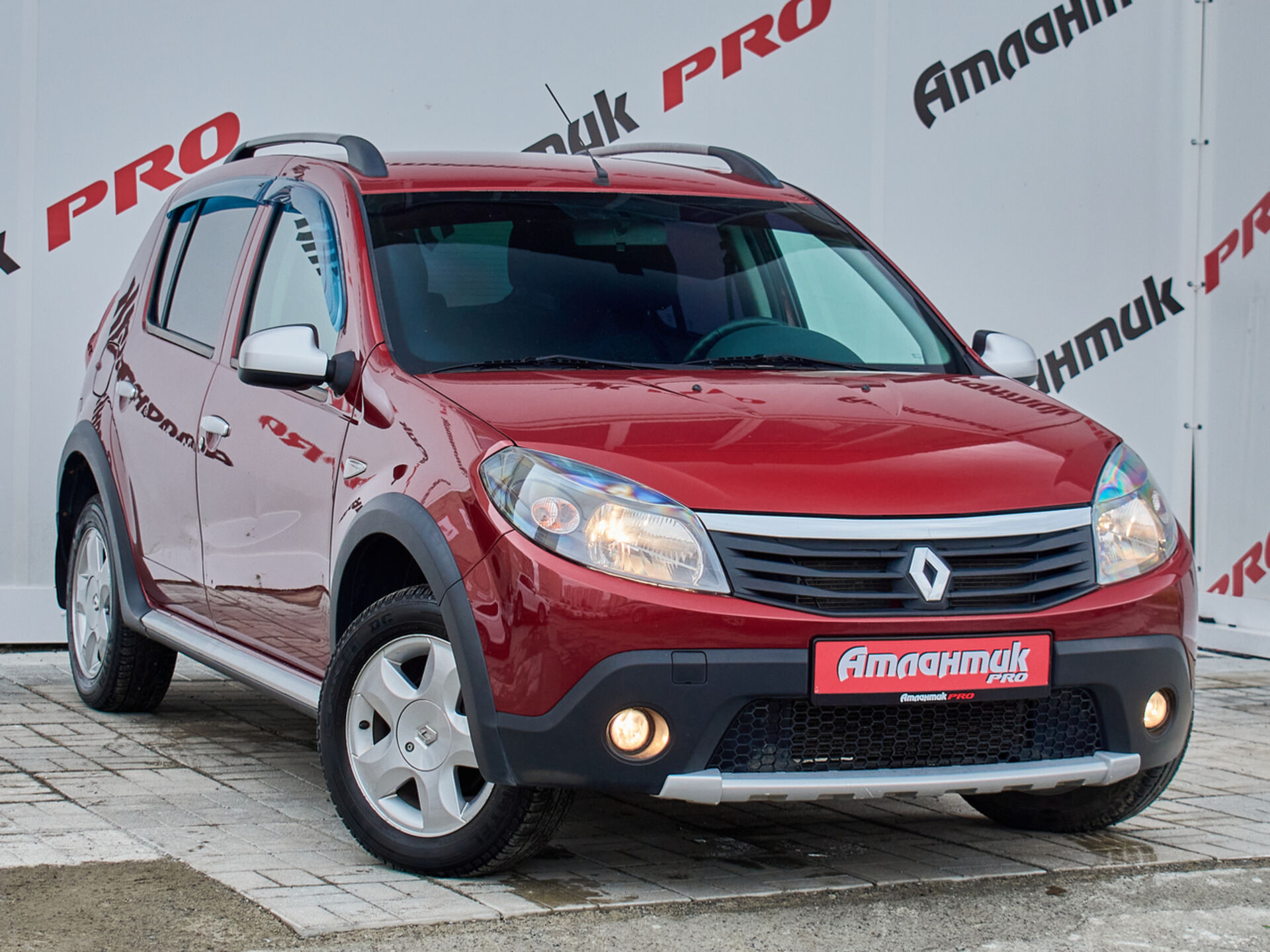 Купить Renault Sandero Stepway 1.6 AT (103 л.с.), 2013 в Екатеренбурге