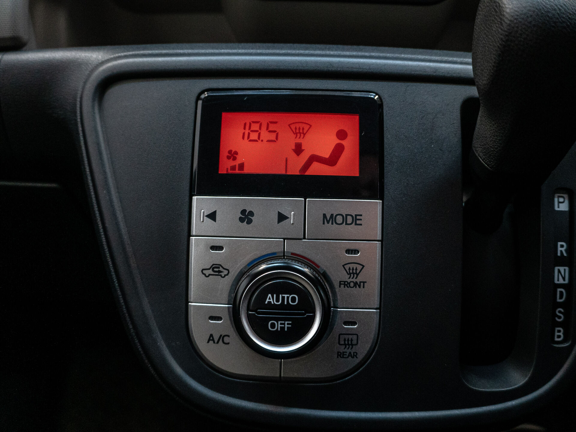 Daihatsu Boon 2016 14