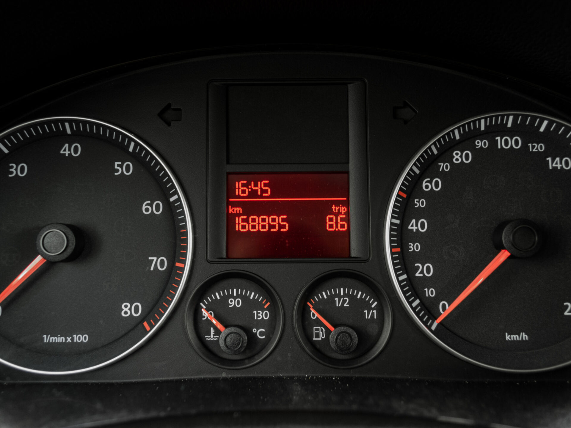 Купить Volkswagen Jetta 1.6 AT (102 л.с.), 2009 в Екатеренбурге