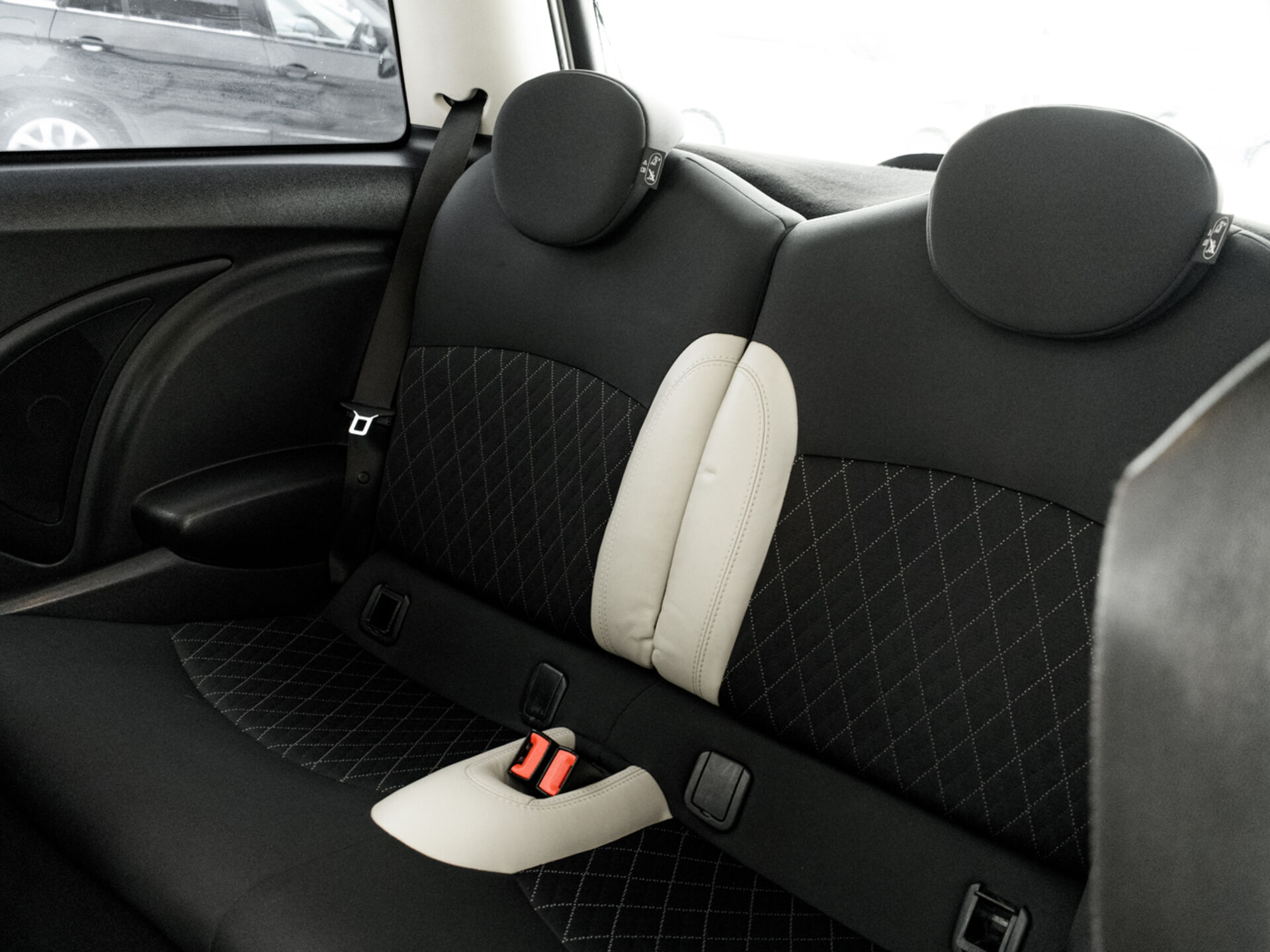 Купить MINI Hatch Cooper S 1.6 AT (184 л.с.), 2012 в Екатеренбурге