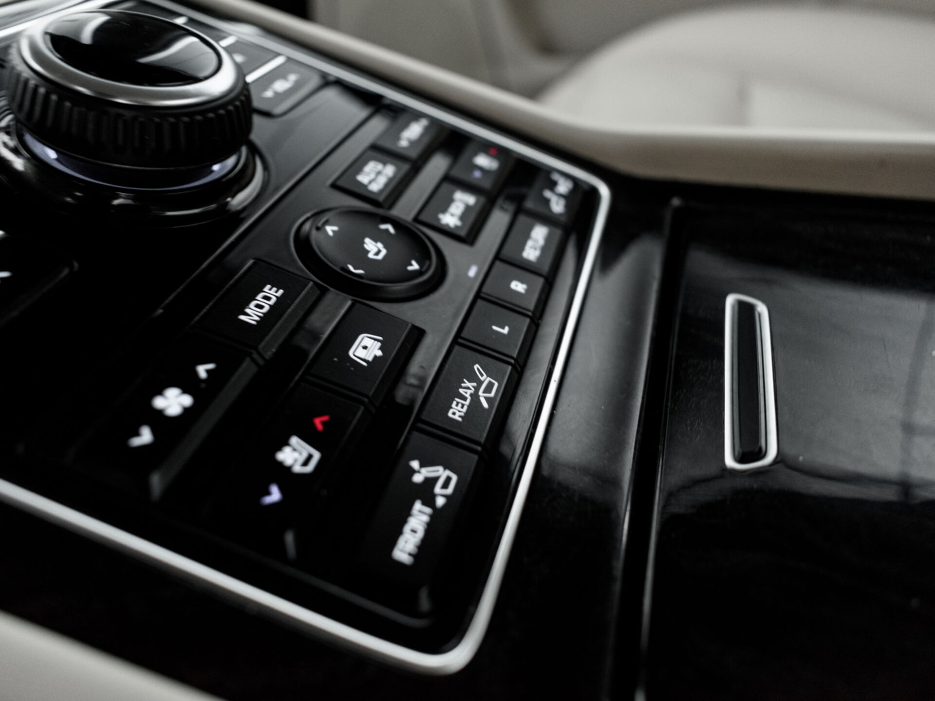 Купить Hyundai Equus 5.0 AT (430 л.с.), 2015 в Екатеренбурге