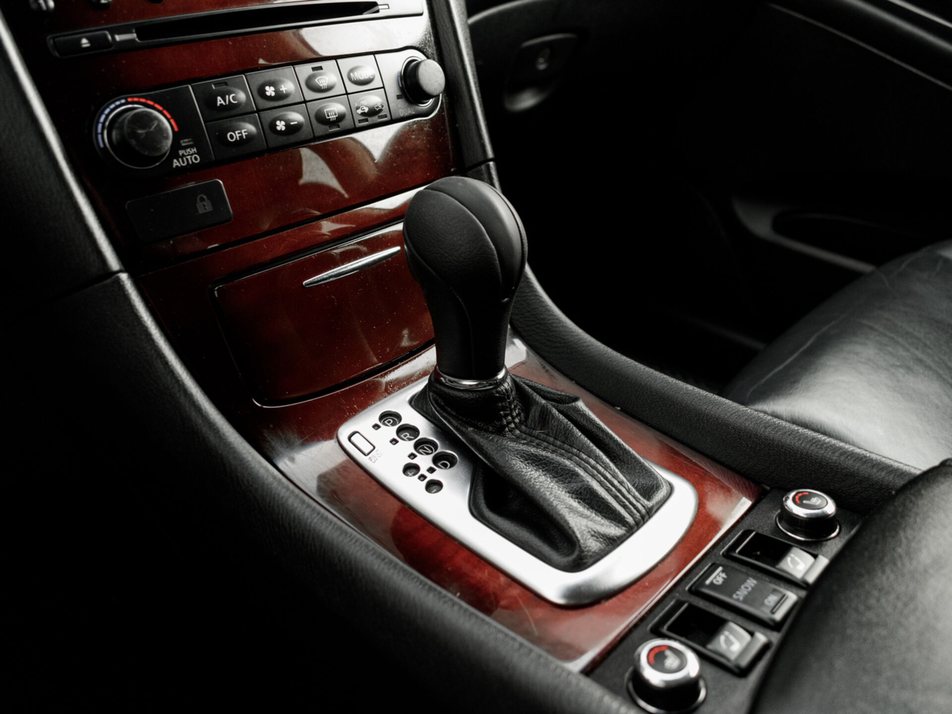 Купить Infiniti QX50 2.5 AT (222 л.с.) 4WD, 2014 в Екатеренбурге