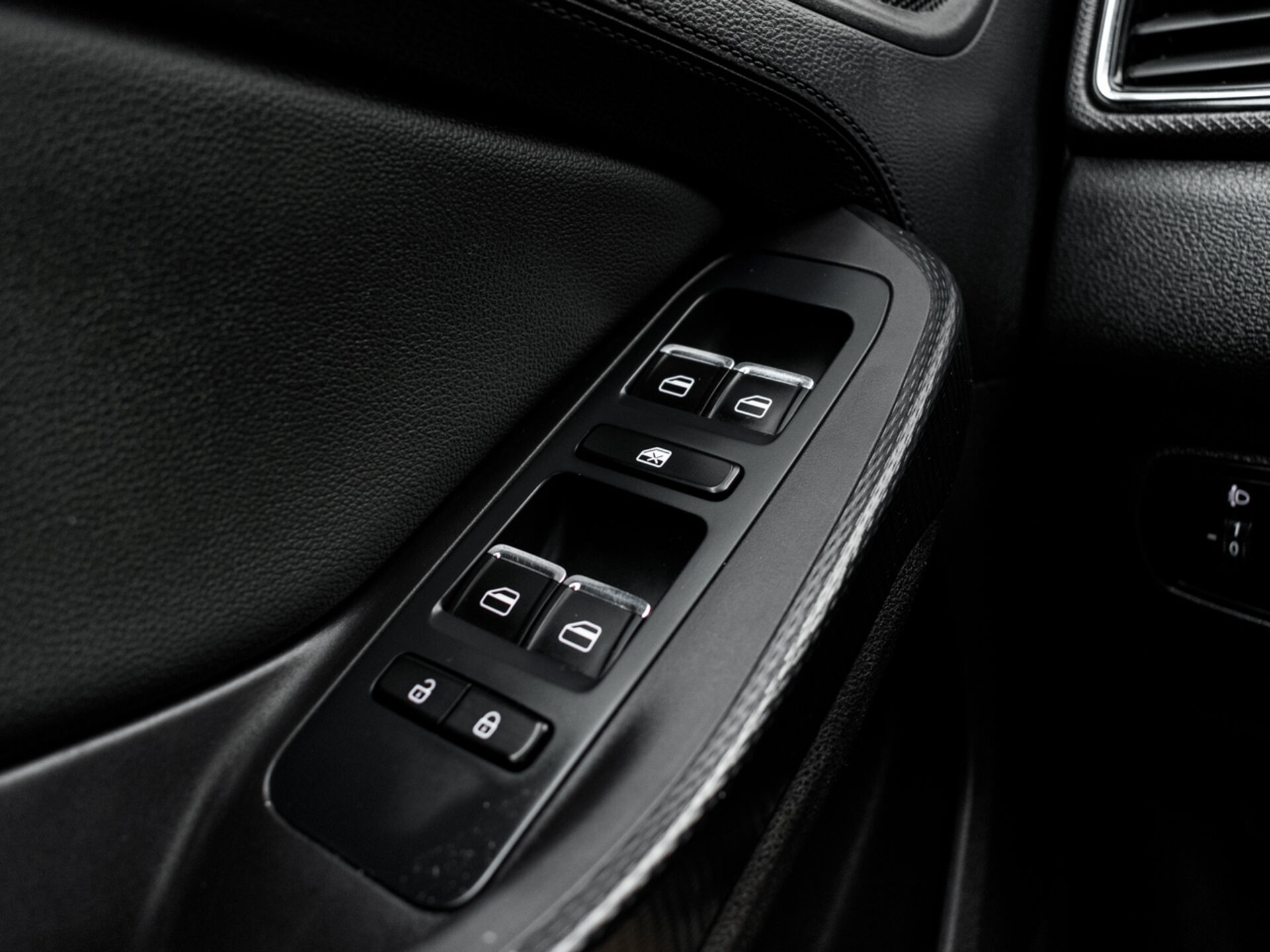 Купить Chery Tiggo 4 1.5 AMT (147 л.с.), 2021 в Екатеренбурге