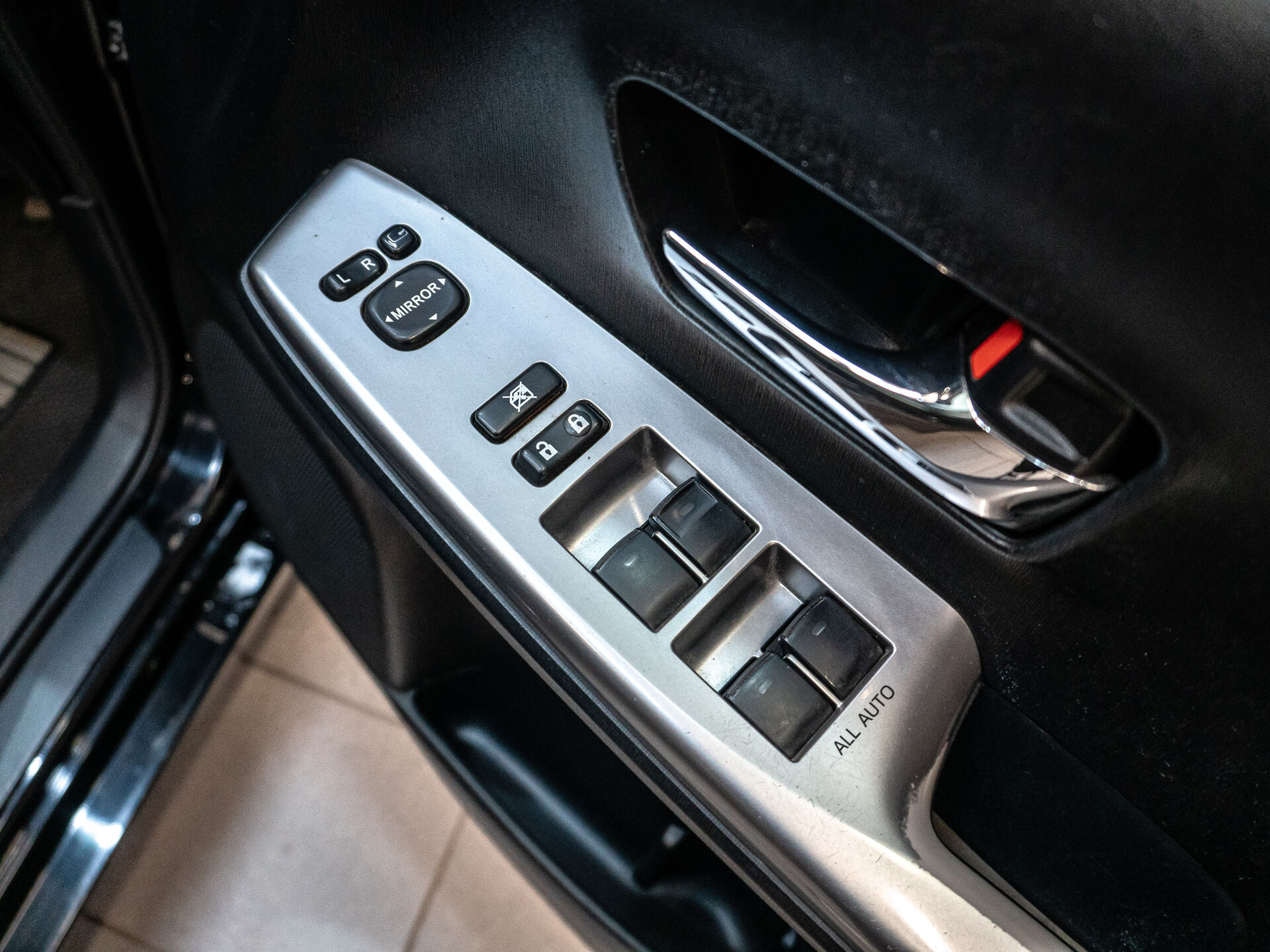 Toyota Prius Alpha 2015 7