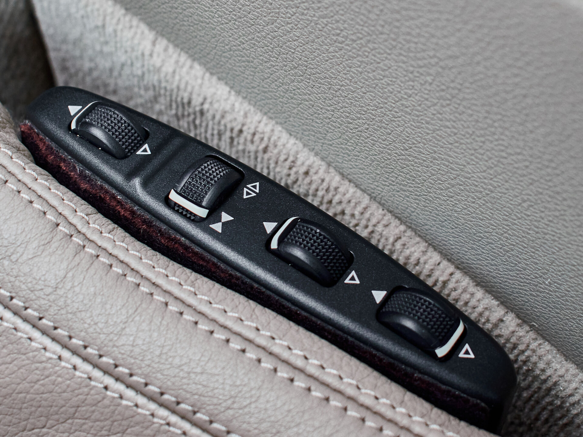 Купить Mercedes-Benz E-Класс 200 7G-Tronic 1.8 AT (184 л.с.), 2012 в Екатеренбурге