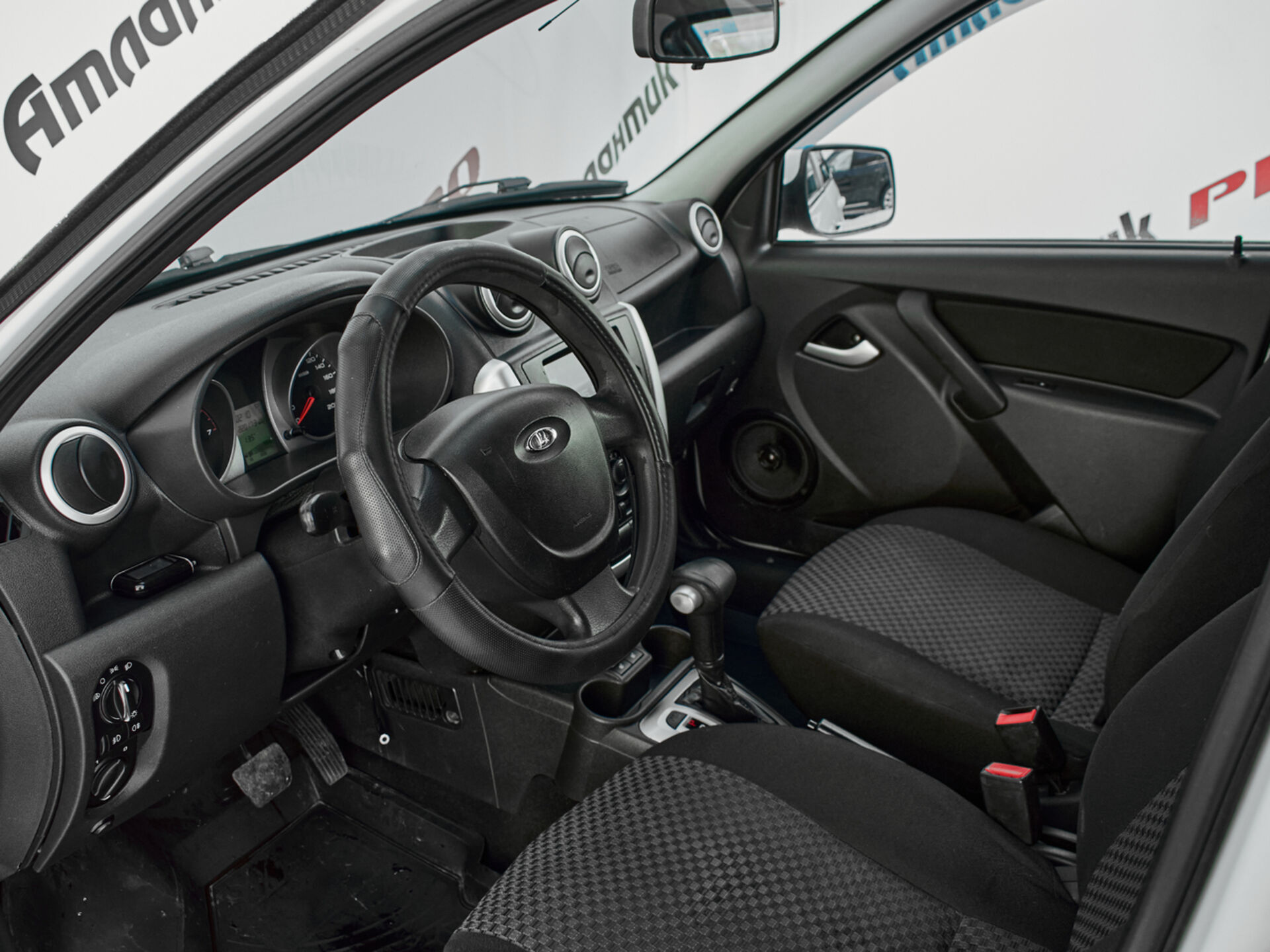 Купить Lada (ВАЗ) Granta 1.6 AT (98 л.с.), 2014 в Екатеренбурге