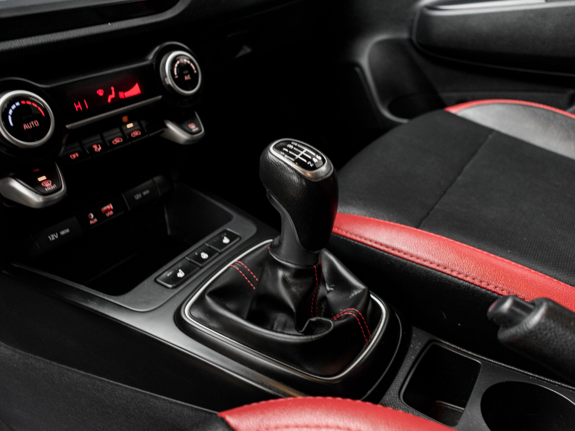 Купить Kia Rio 1.6 MT (123 л.с.), 2019 в Екатеренбурге