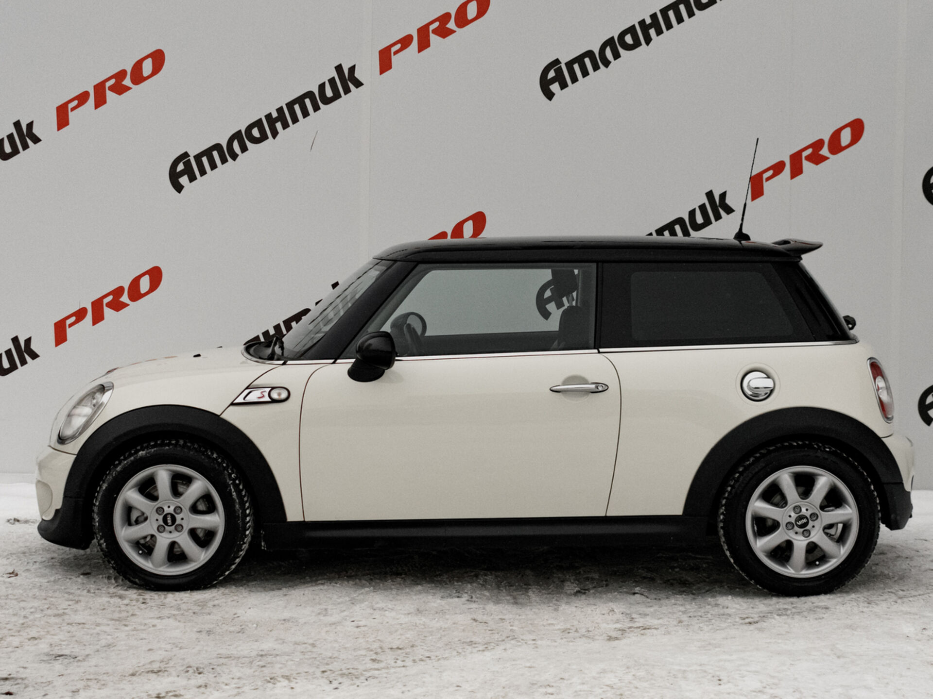 Купить MINI Hatch Cooper S 1.6 AT (184 л.с.), 2012 в Екатеренбурге