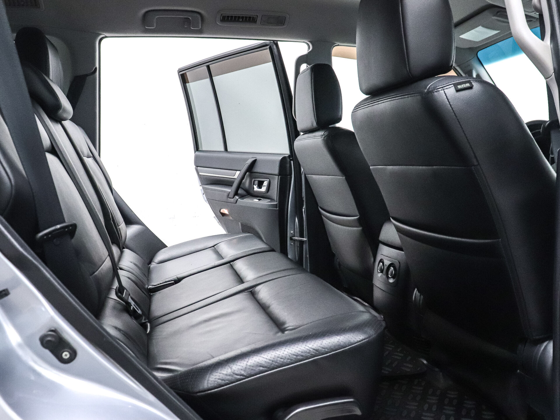 Mitsubishi Pajero 2010 23