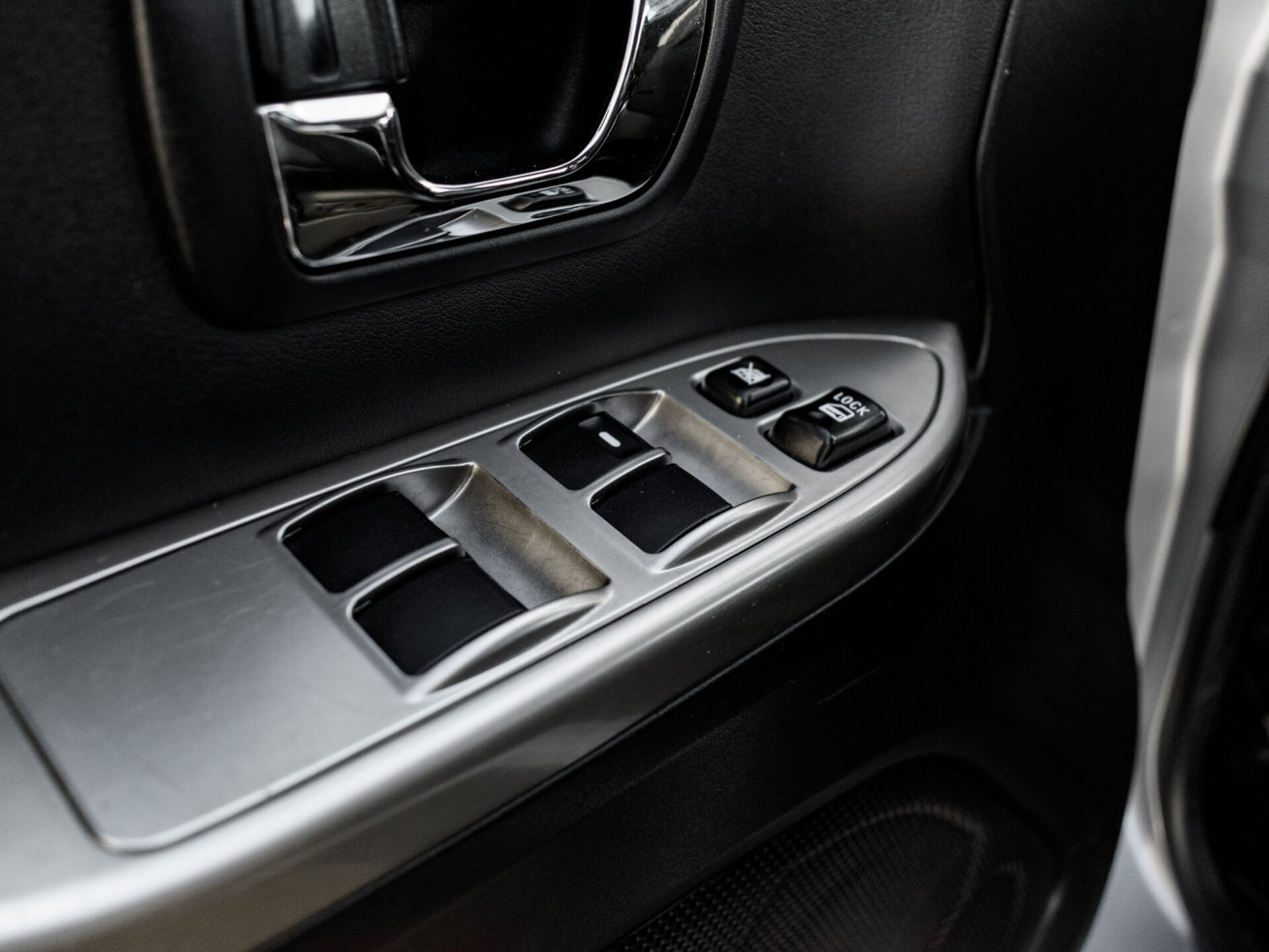 Купить Mitsubishi Pajero 3.0 AT (178 л.с.) 4WD, 2012 в Екатеренбурге