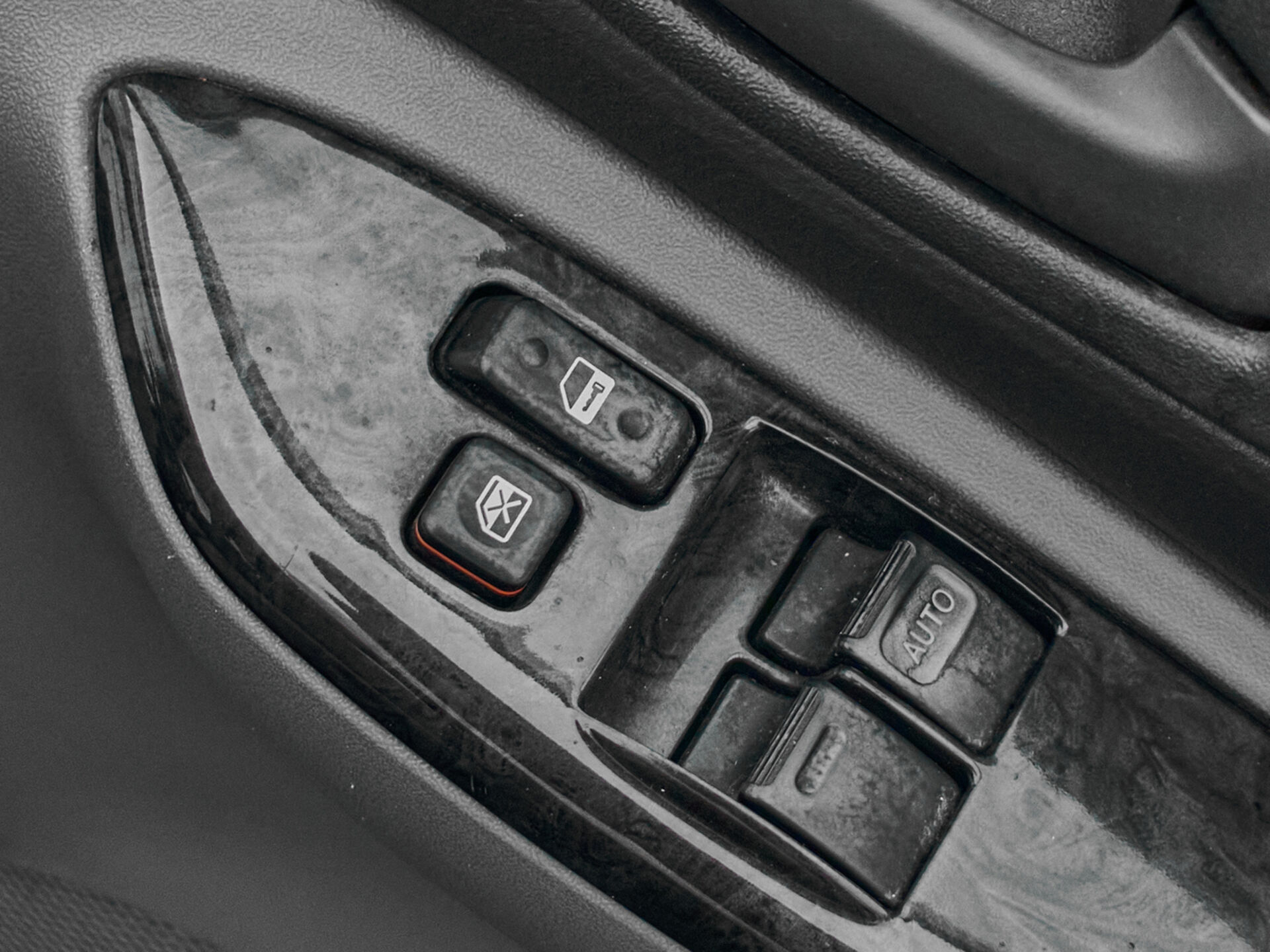 Купить Toyota Vitz 1.3 AT (86 л.с.), 2000 в Екатеренбурге