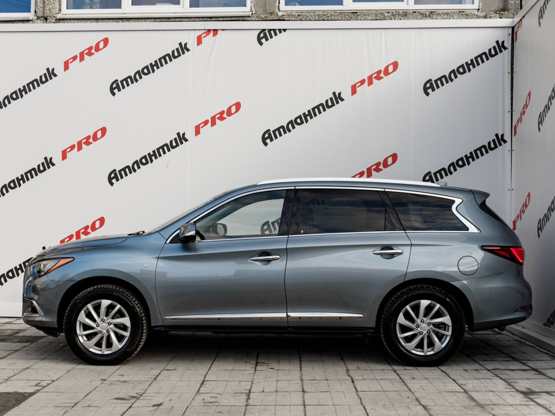 Купить Infiniti QX60 3.5 CVT (262 л.с.) 4WD, 2017 в Екатеренбурге