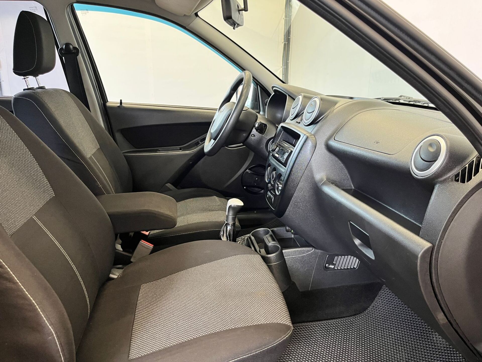 Lada Granta None 2015 г.в., 140 000 км.