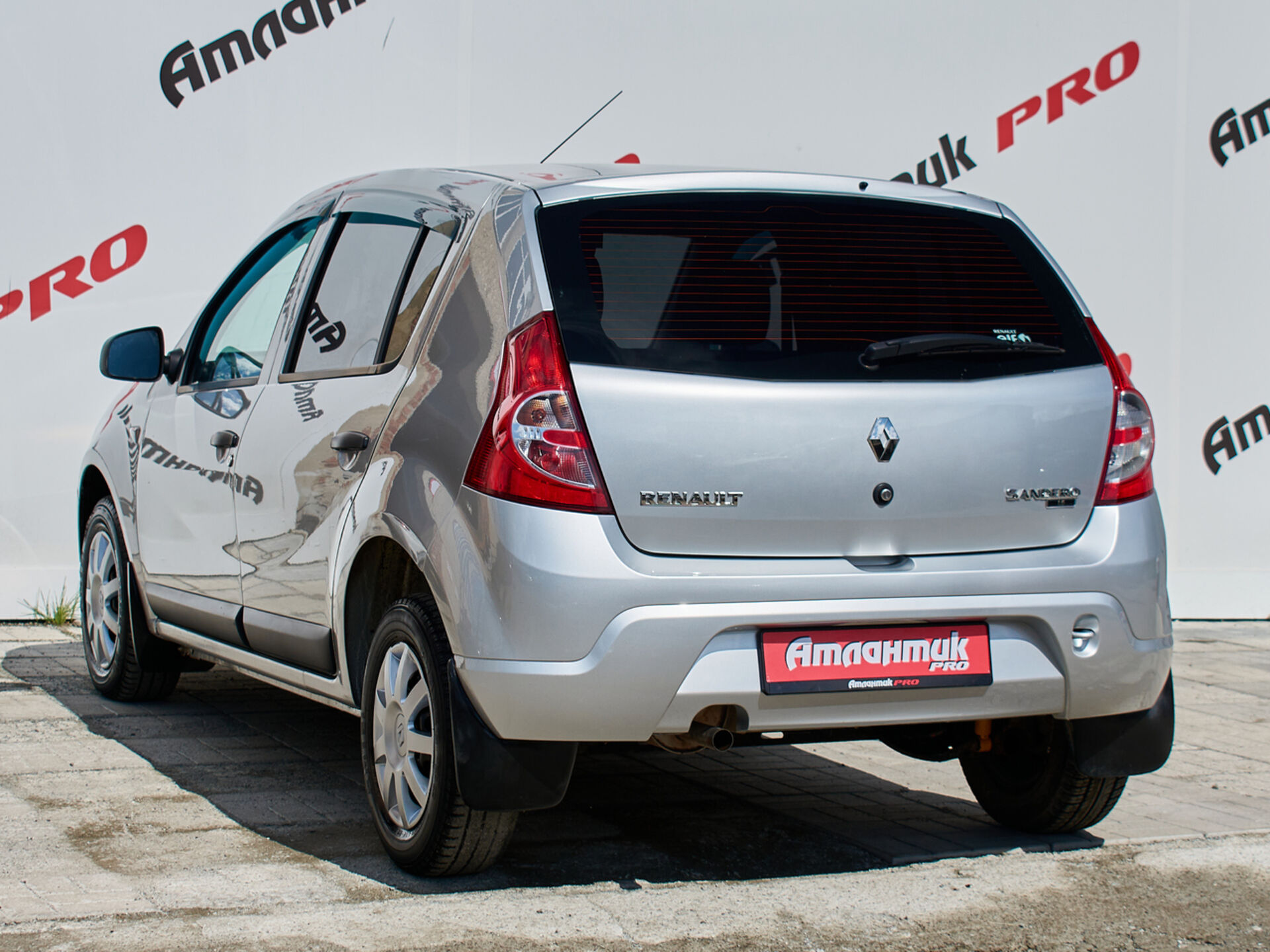 Купить Renault Sandero 1.6 MT (84 л.с.), 2013 в Екатеренбурге