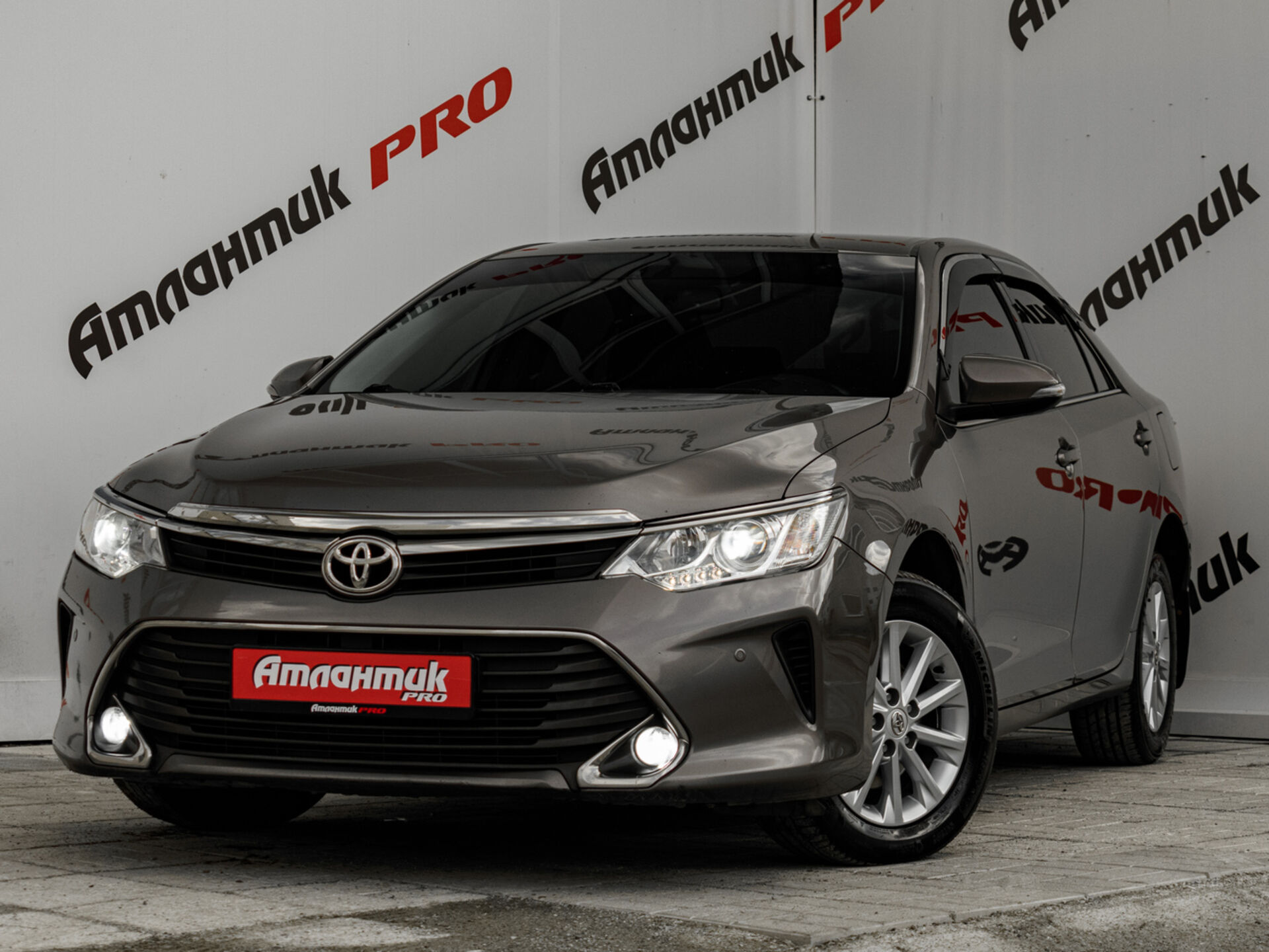 Купить Toyota Camry 2.0 AT (150 л.с.), 2015 в Екатеренбурге
