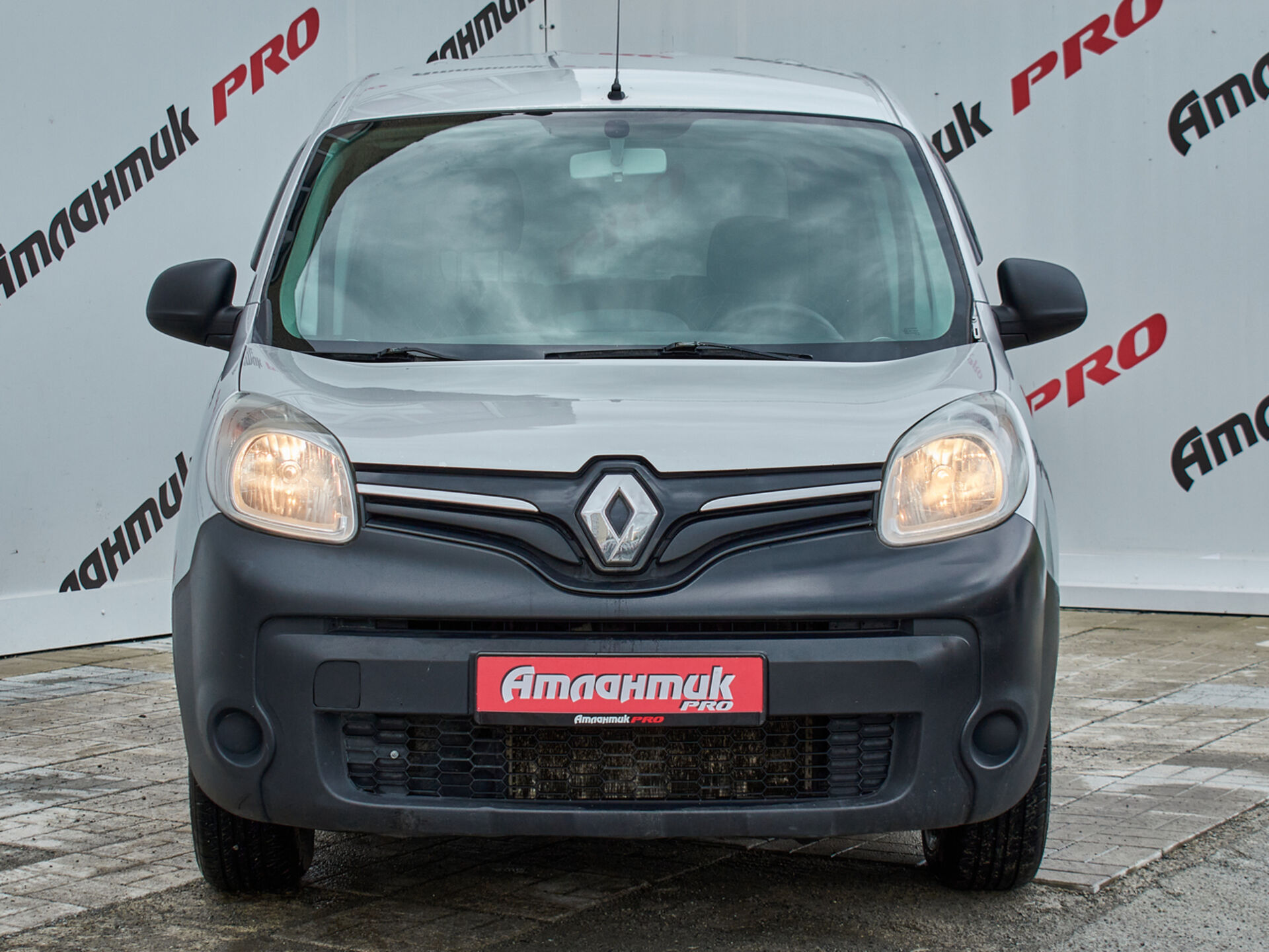Купить Renault Kangoo 1.6 MT (102 л.с.), 2013 в Екатеренбурге