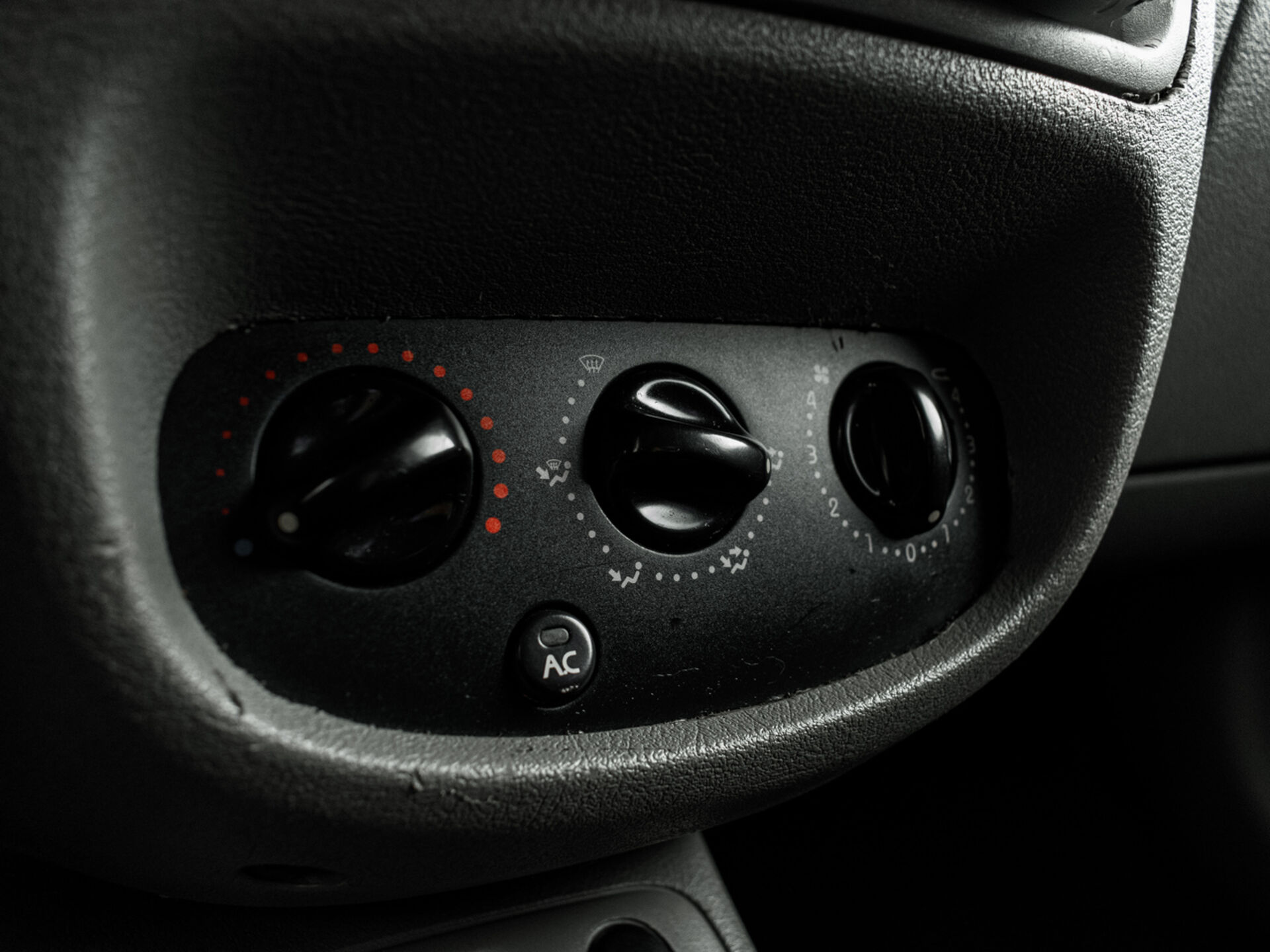 Купить Renault Symbol 1.4 MT (75 л.с.), 2002 в Екатеренбурге