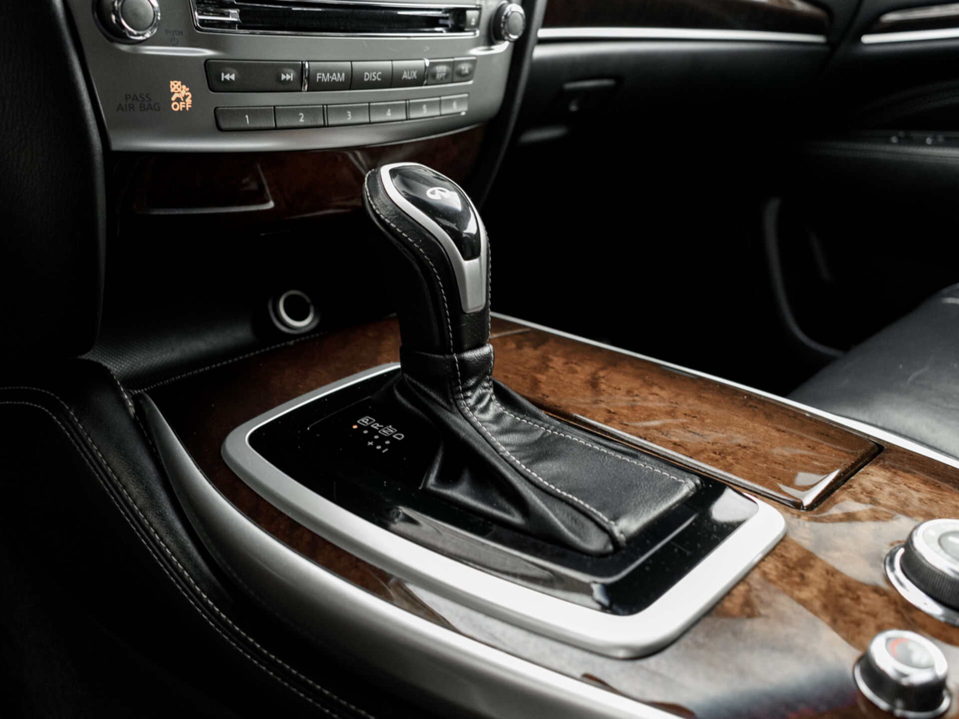 Купить Infiniti QX60 3.5 CVT (262 л.с.) 4WD, 2017 в Екатеренбурге