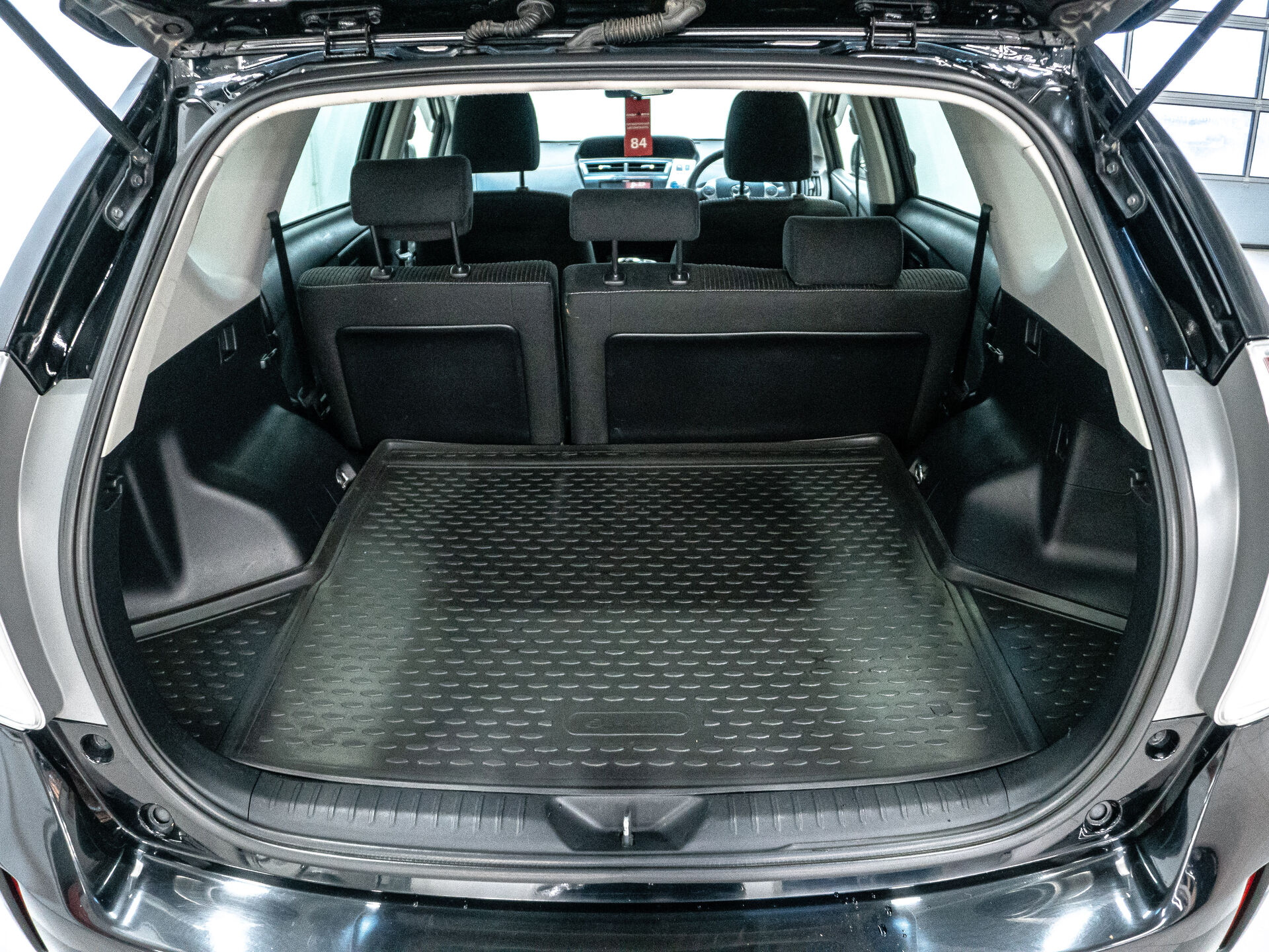 Toyota Prius Alpha 2015 24