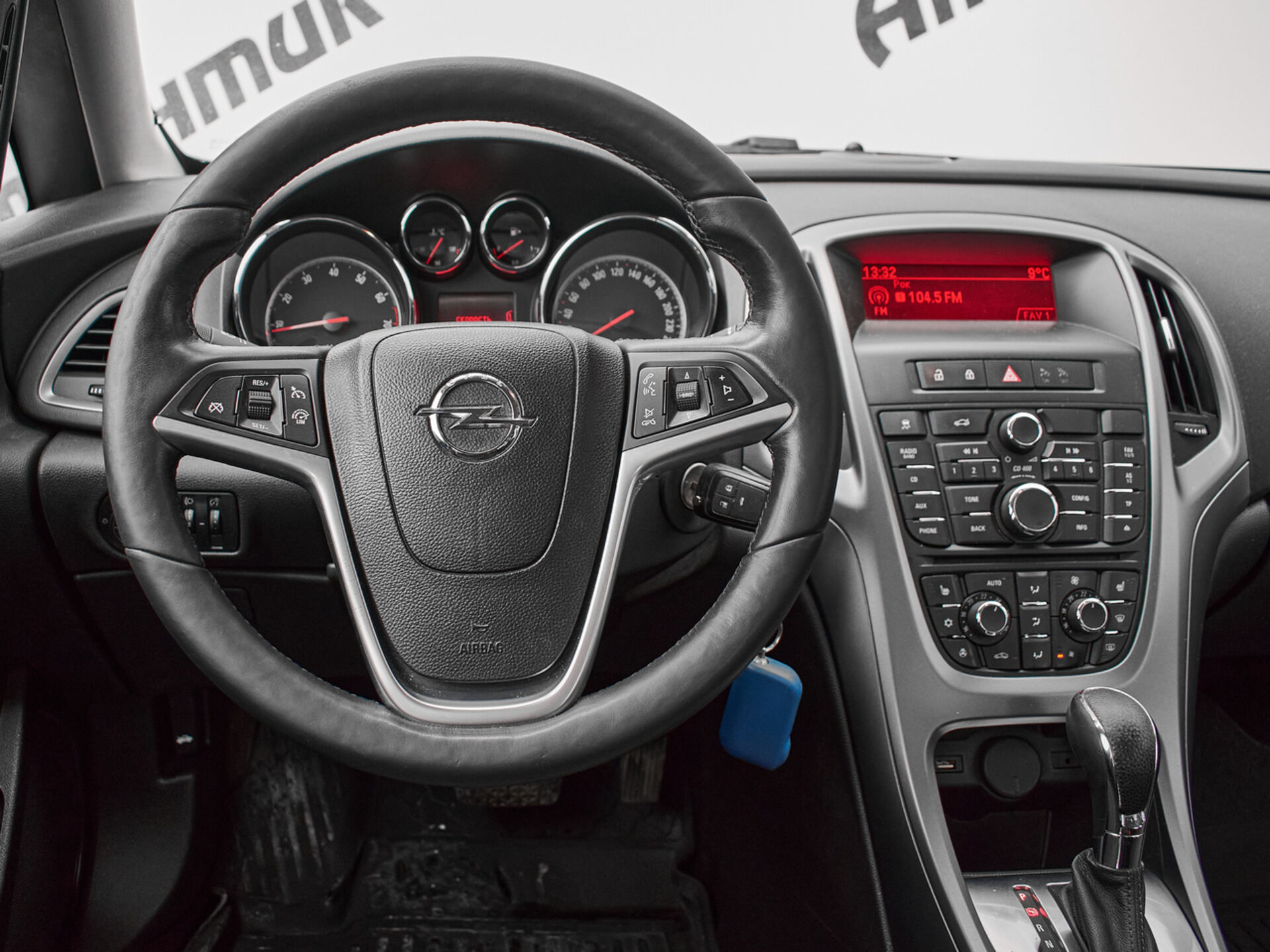 Купить Opel Astra 1.6 AT (115 л.с.), 2013 в Екатеренбурге