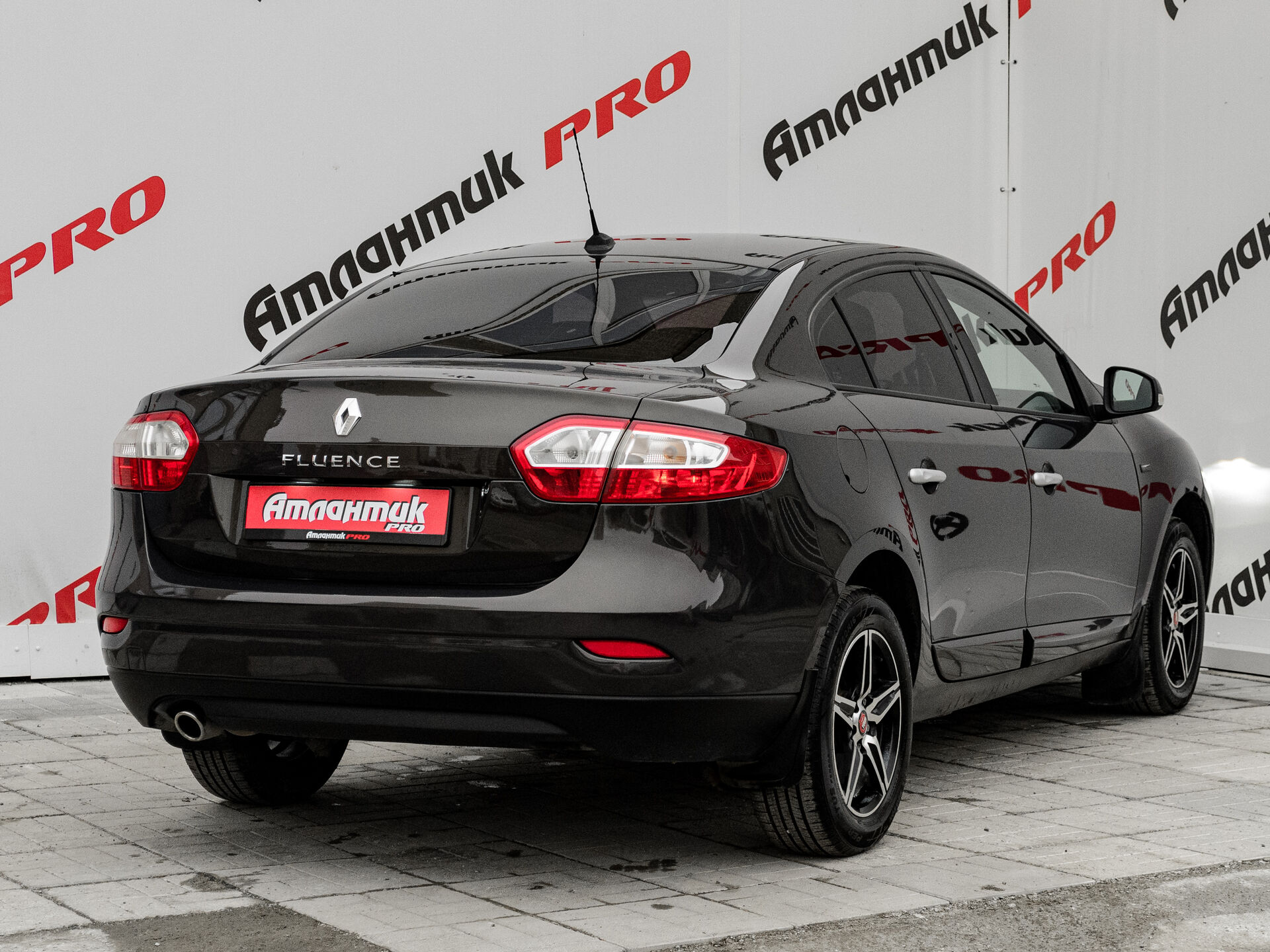 Купить Renault Fluence 1.6 AT (106 л.с.), 2012 в Екатеренбурге