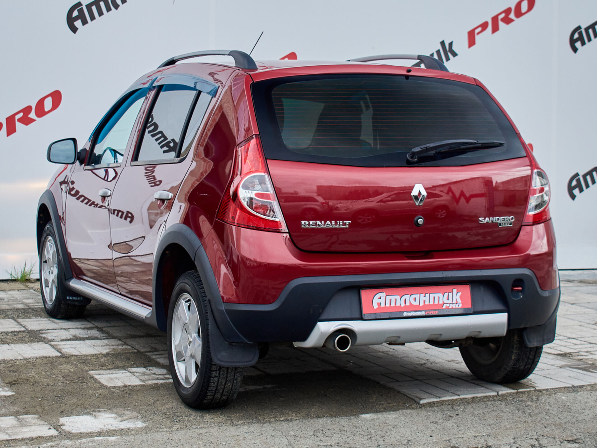 Купить Renault Sandero Stepway 1.6 AT (103 л.с.), 2013 в Екатеренбурге