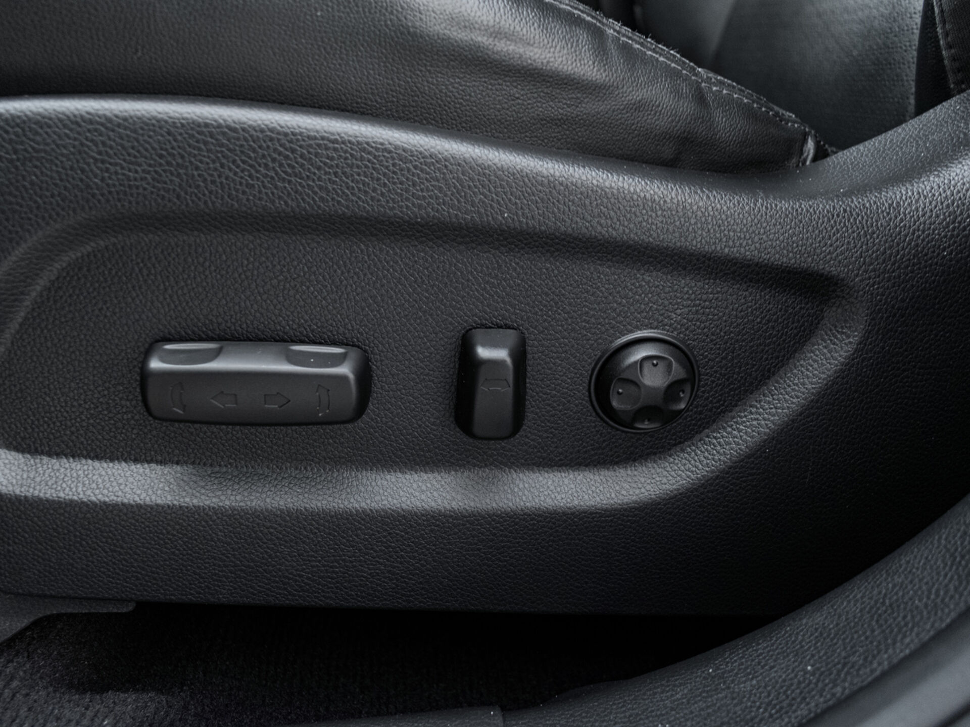 Купить Hyundai Santa Fe Grand 3.3 AT (270 л.с.) 4WD, 2014 в Екатеренбурге