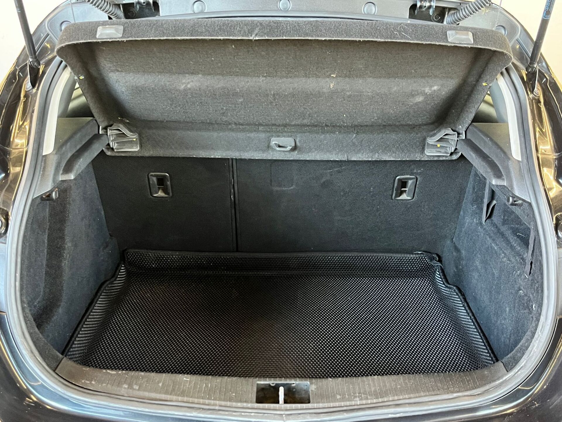 Opel Astra None 2011 г.в., 188 640 км.
