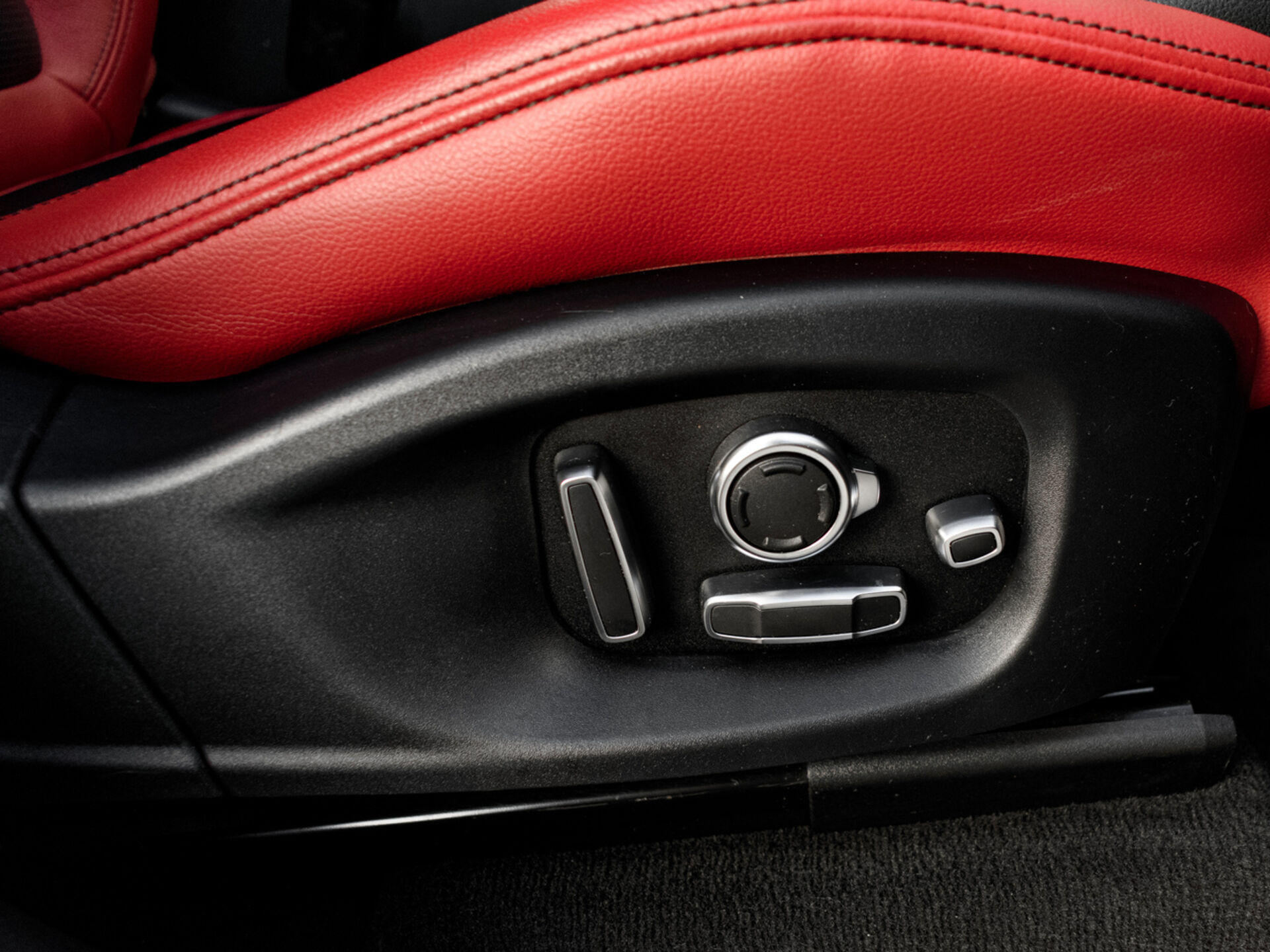 Купить Jaguar F-Pace 3.0d AT (300 л.с.) 4WD, 2018 в Екатеренбурге