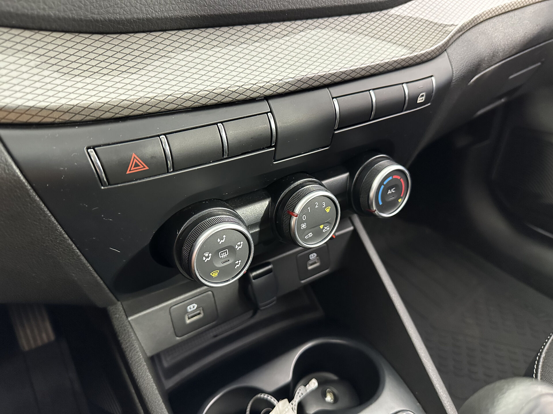 Lada Vesta Life 2023 г.в., 27 000 км.