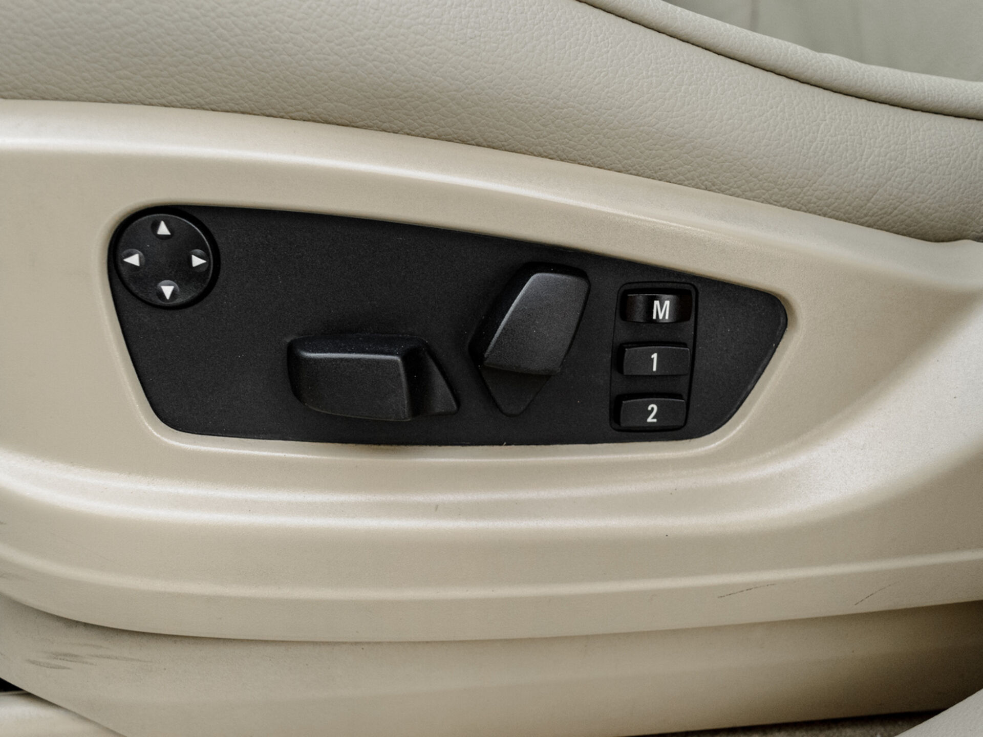 Купить BMW X5 30i 3.0 AT (264 л.с.) 4WD, 2009 в Екатеренбурге