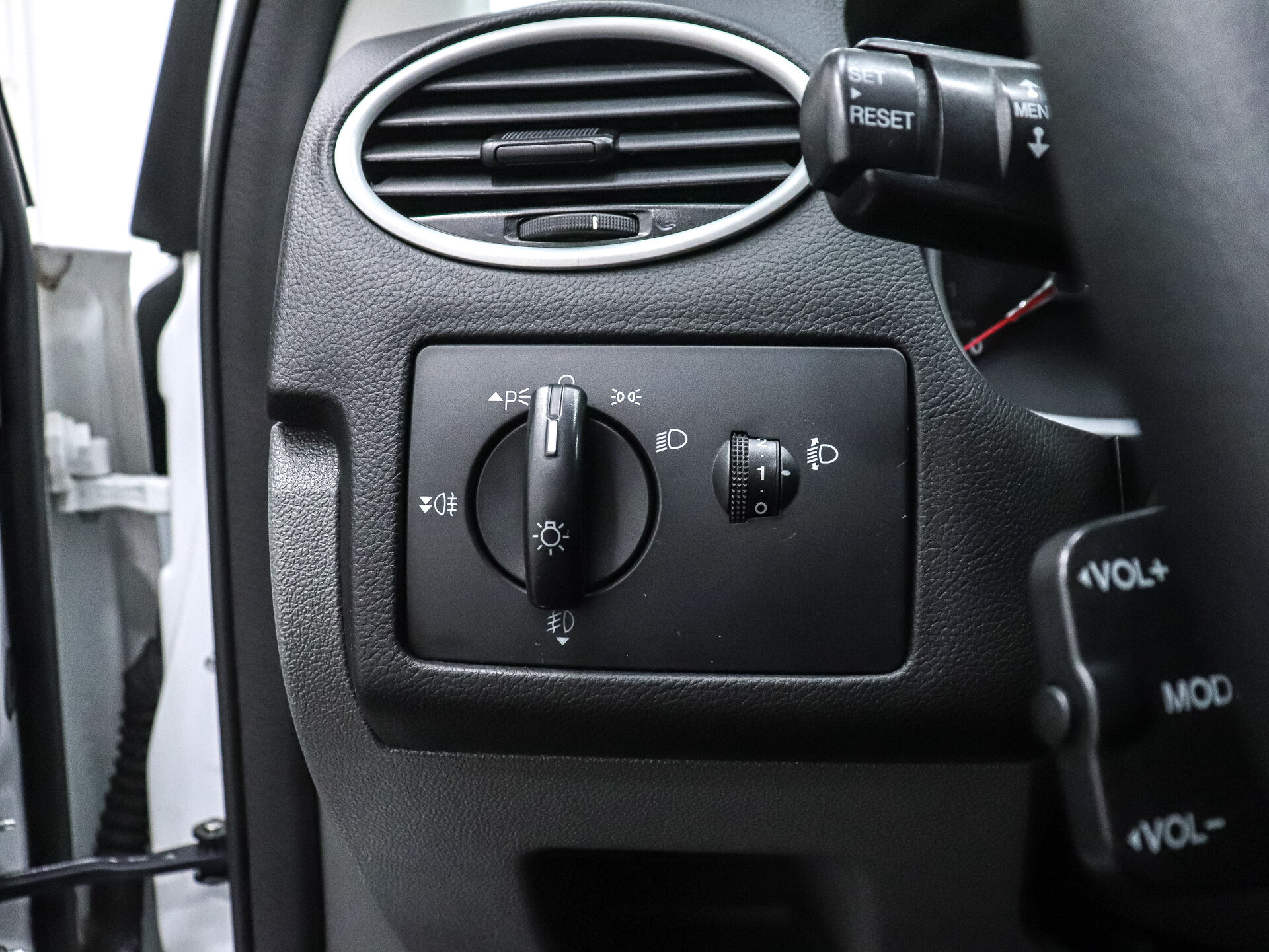 Ford Focus 2011 9