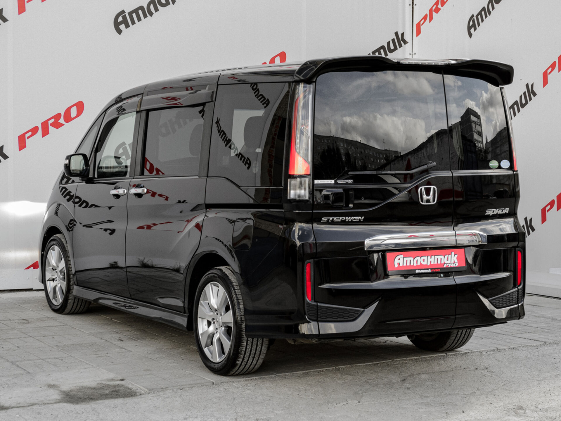 Купить Honda Stepwgn Spada 1.5 CVT (150 л.с.), 2015 в Екатеренбурге