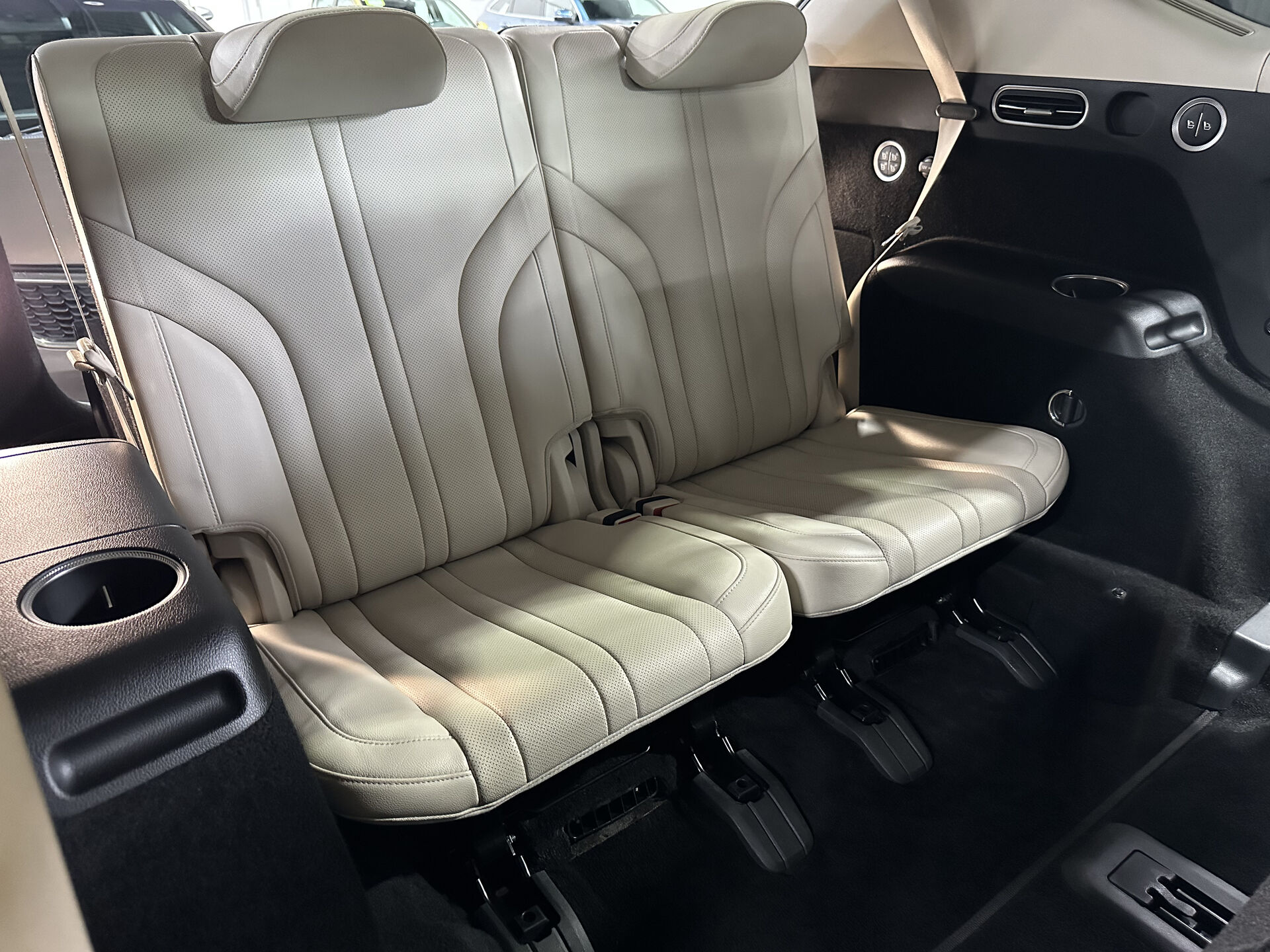 Genesis GV80 Premium + Comfort + Третий ряд сидений 2021 г.в., 54 571 км.