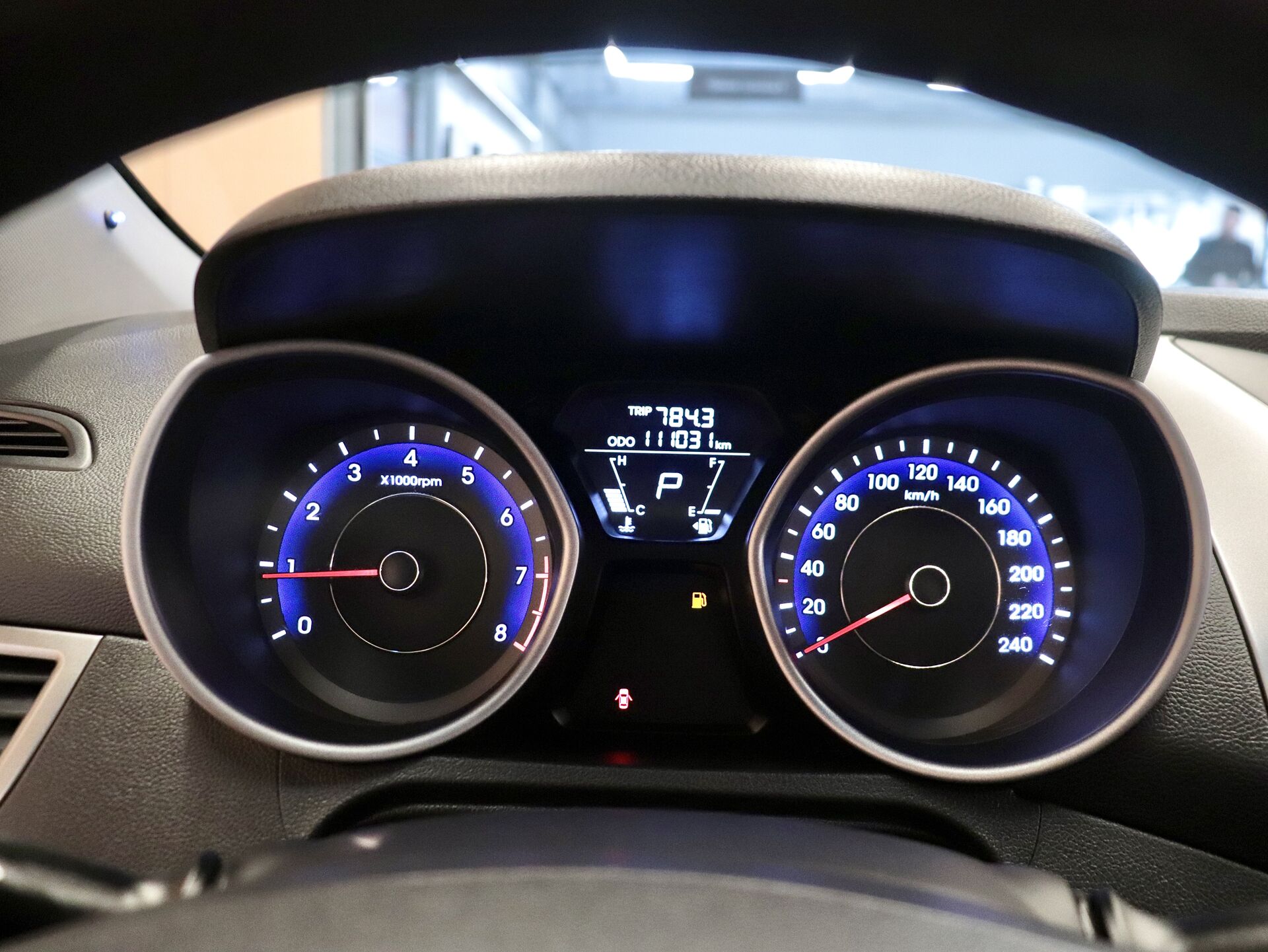 Hyundai Avante 2011 11