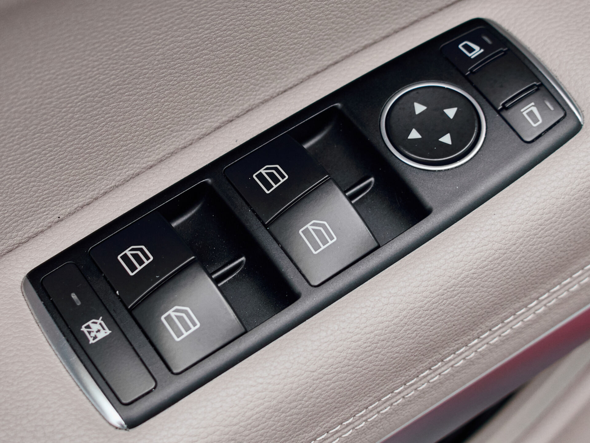 Купить Mercedes-Benz E-Класс 200 7G-Tronic 1.8 AT (184 л.с.), 2012 в Екатеренбурге