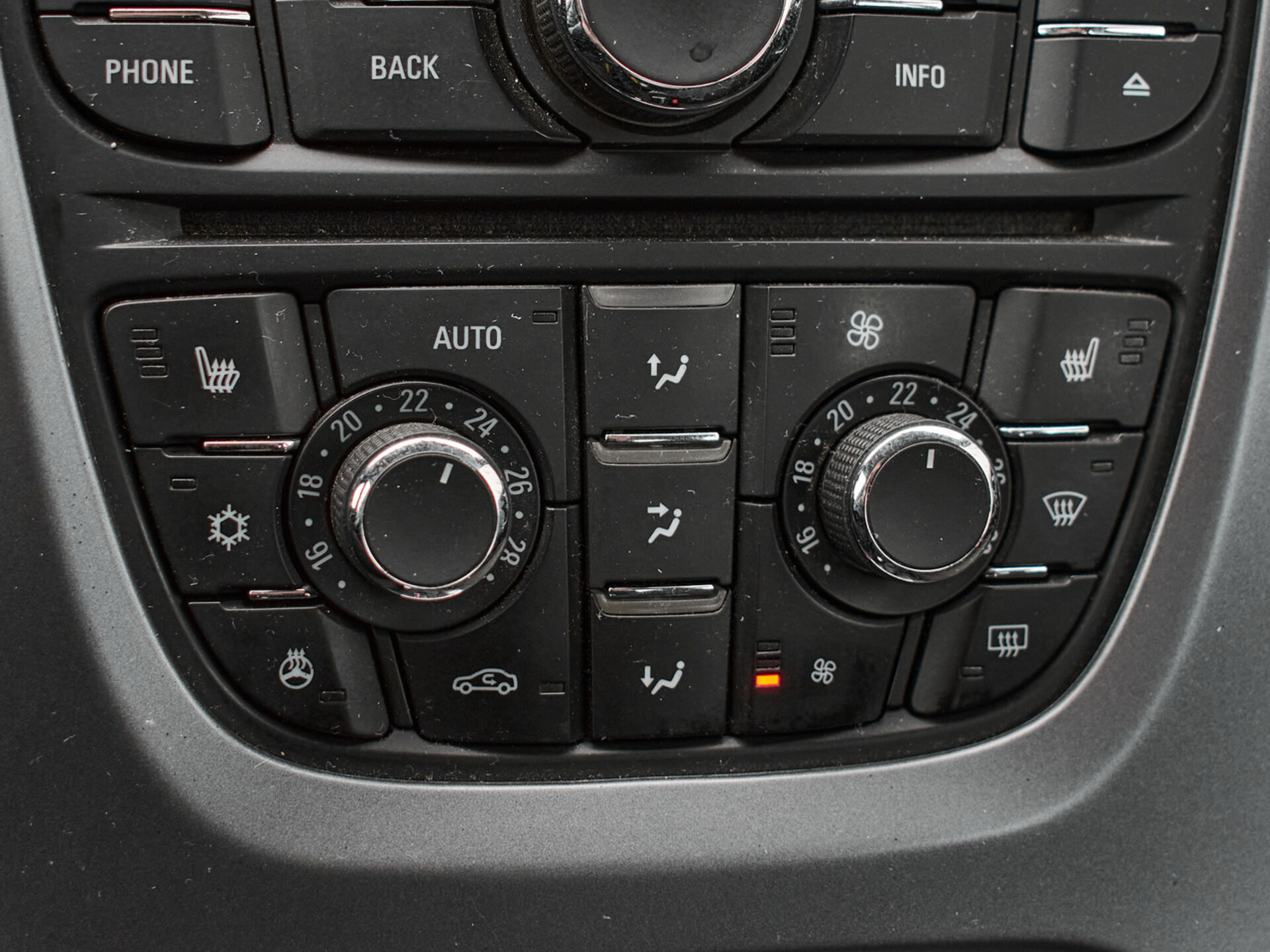 Купить Opel Astra 1.6 AT (115 л.с.), 2013 в Екатеренбурге