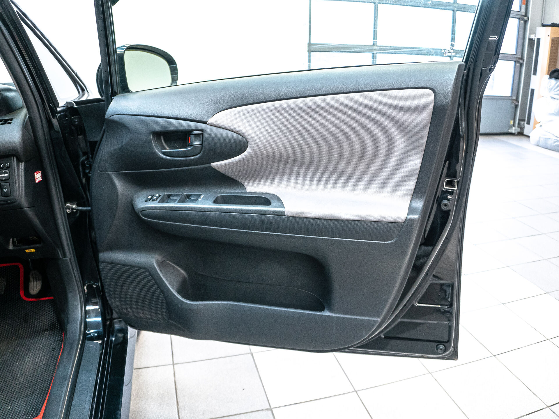 Toyota Wish 2012 6