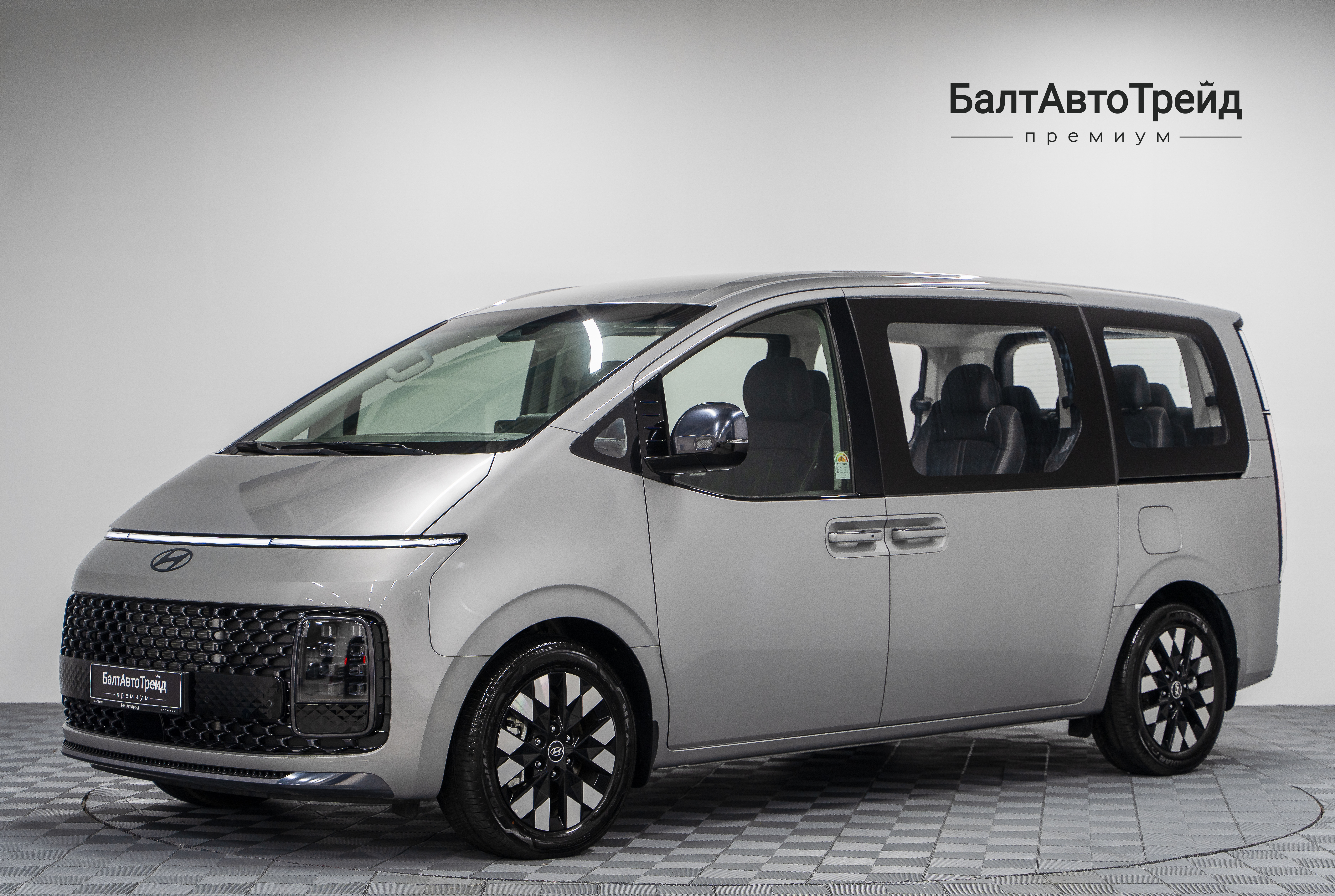 Купить авто с пробегом Hyundai Staria 2.2d AT (177 л.с.) 4WD в БалтАвтоТрейд-М
