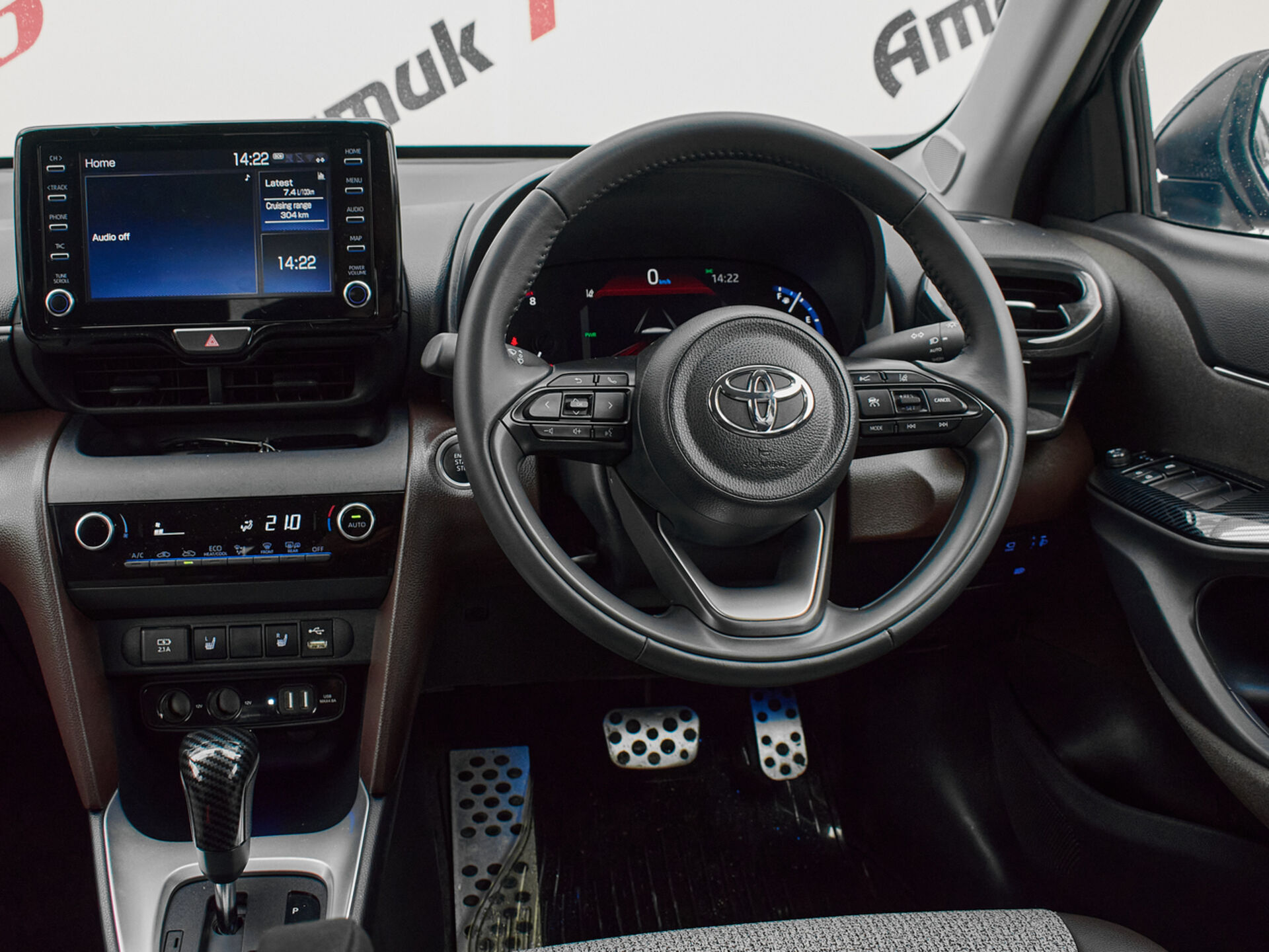 Купить Toyota Yaris Cross 1.5 CVT (120 л.с.), 2020 в Екатеренбурге