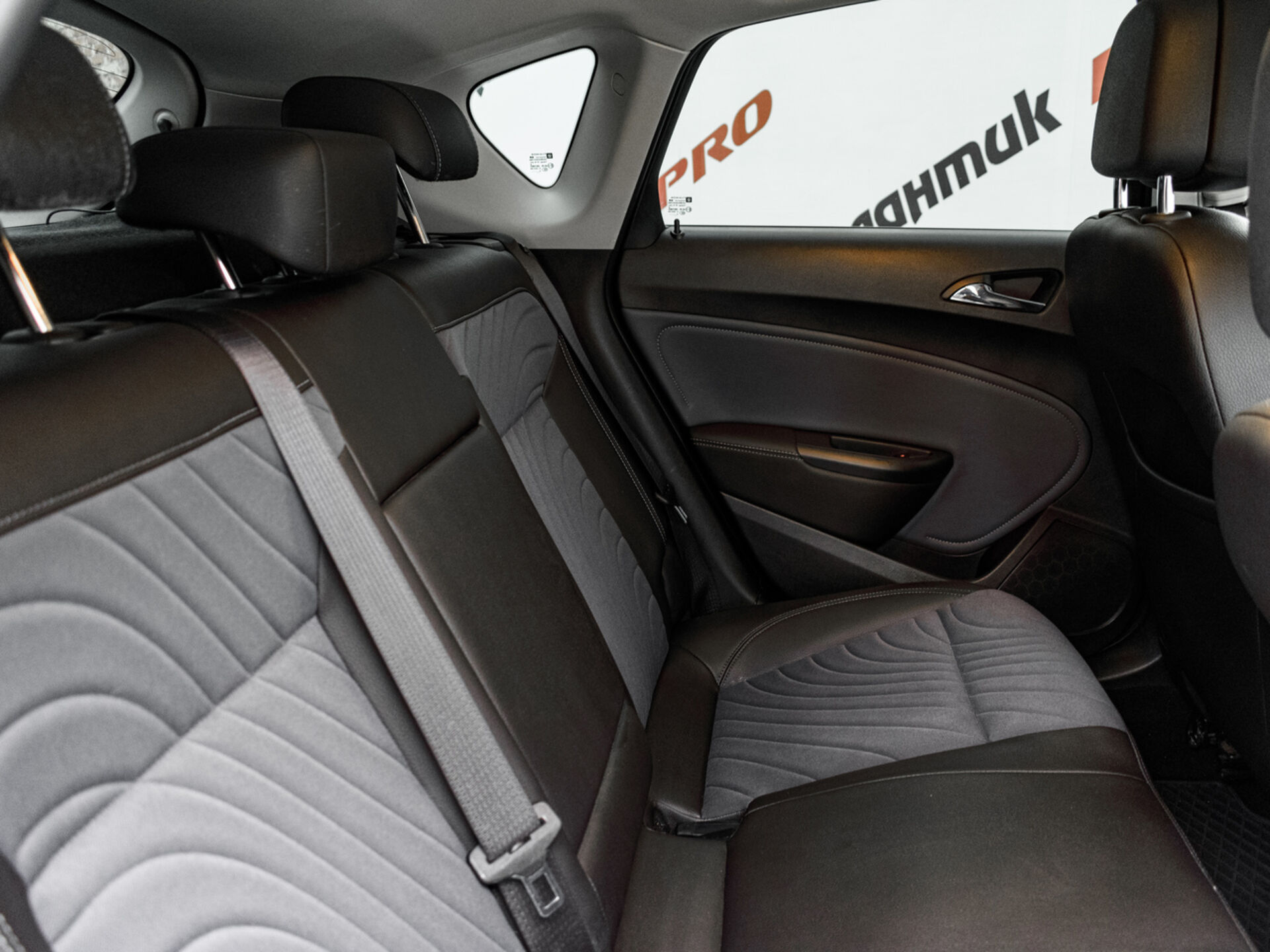 Купить Opel Astra 1.6 MT (115 л.с.), 2013 в Екатеренбурге