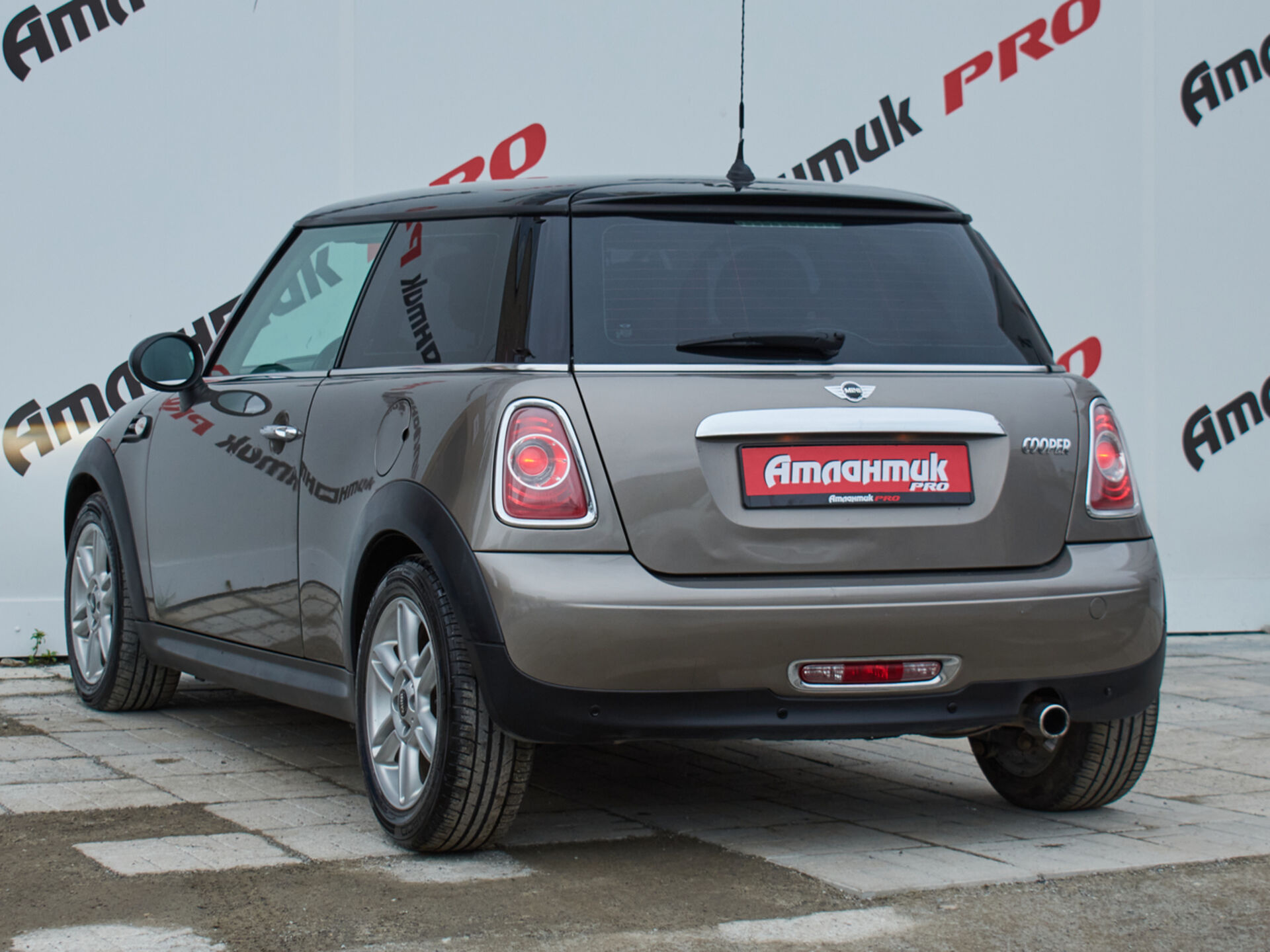 Купить MINI Hatch Cooper 1.6 AT (122 л.с.), 2011 в Екатеренбурге
