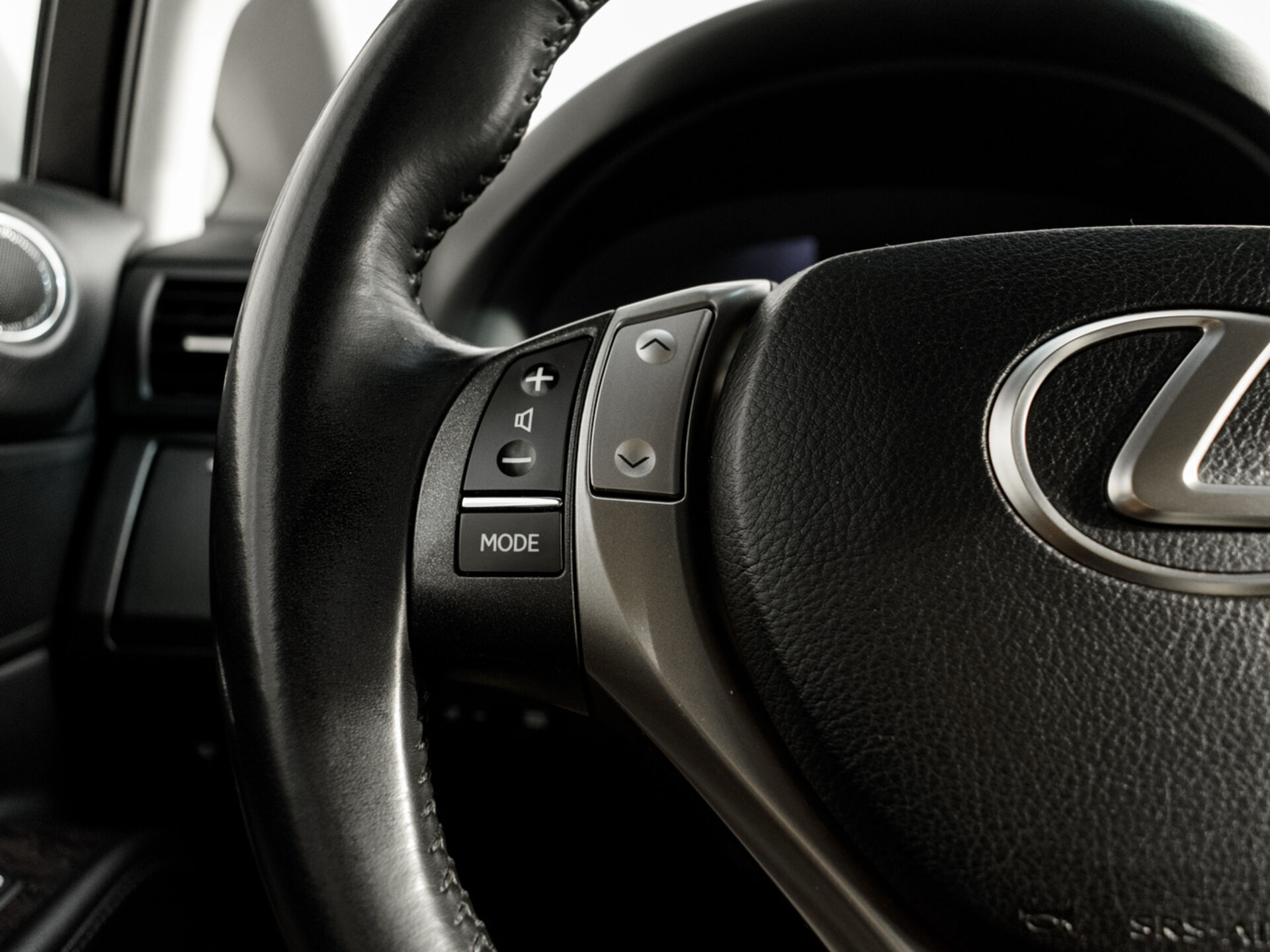 Купить Lexus RX 270 2.7 AT (188 л.с.), 2013 в Екатеренбурге