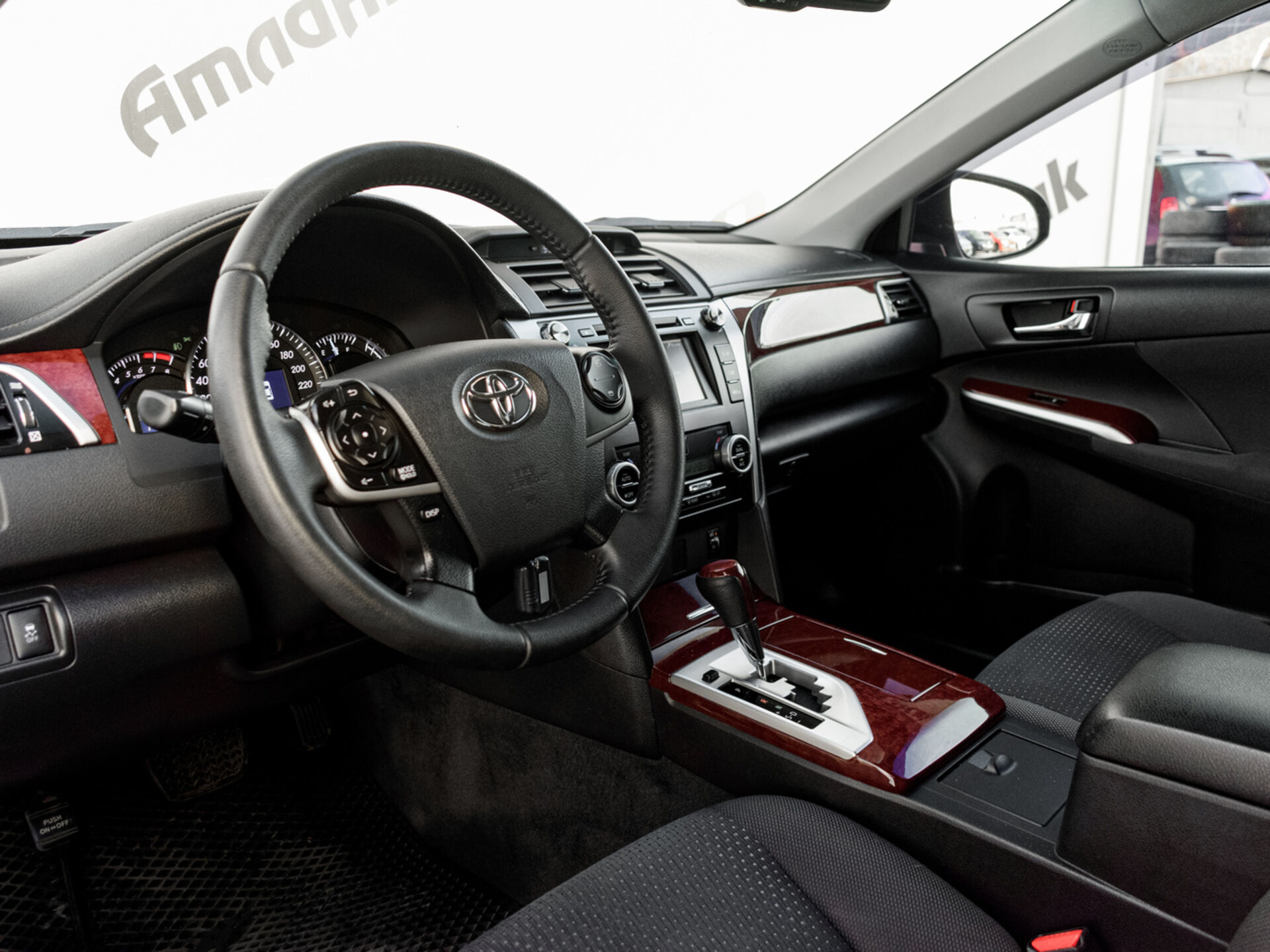 Купить Toyota Camry 2.5 AT (181 л.с.), 2013 в Екатеренбурге