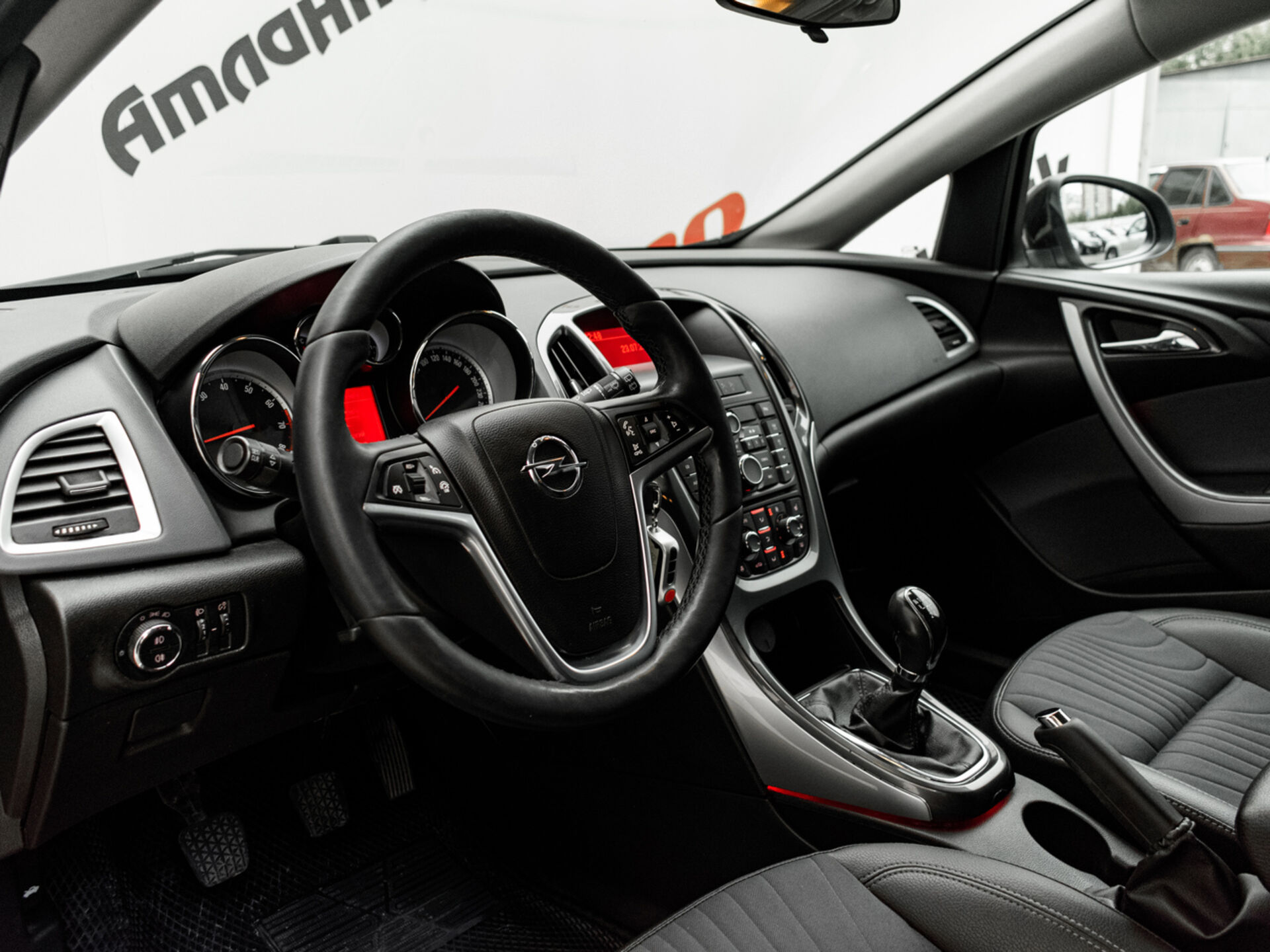 Купить Opel Astra 1.6 MT (115 л.с.), 2013 в Екатеренбурге