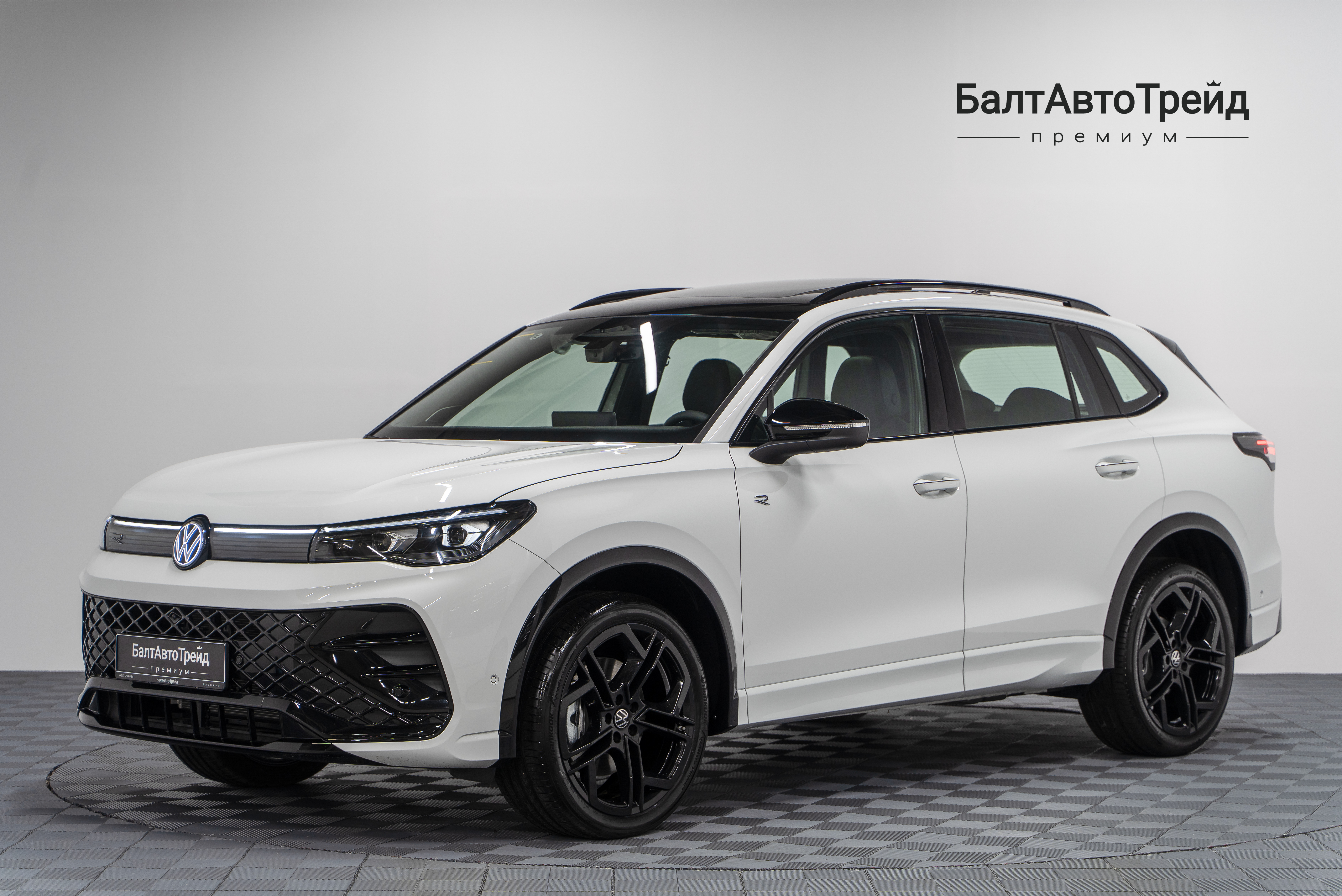 Автомобиль Volkswagen Tiguan L Pro 2.0 AMT (220 л.с.) 4WD - 1