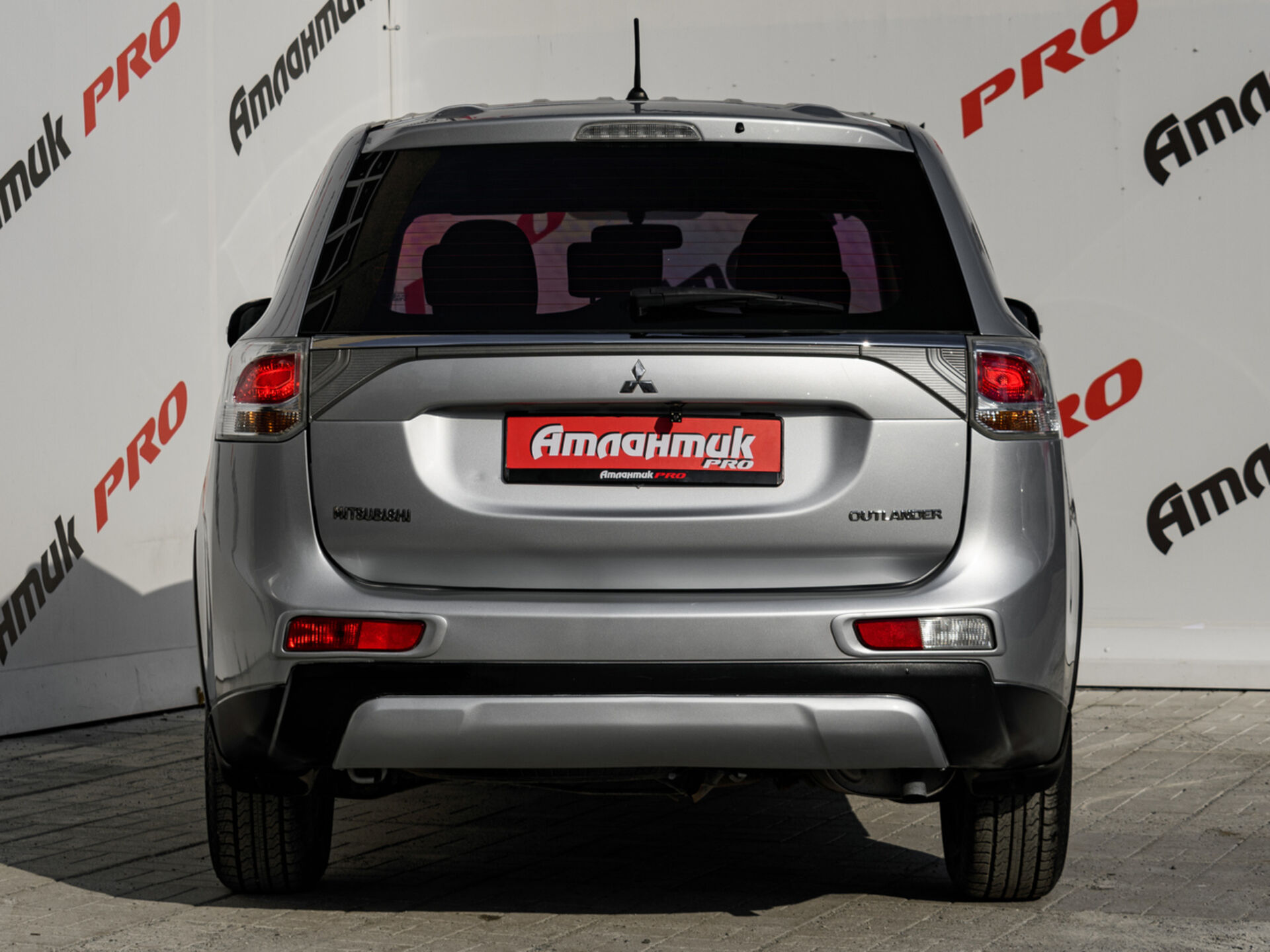 Купить Mitsubishi Outlander 2.0 CVT (146 л.с.) 4WD, 2014 в Екатеренбурге