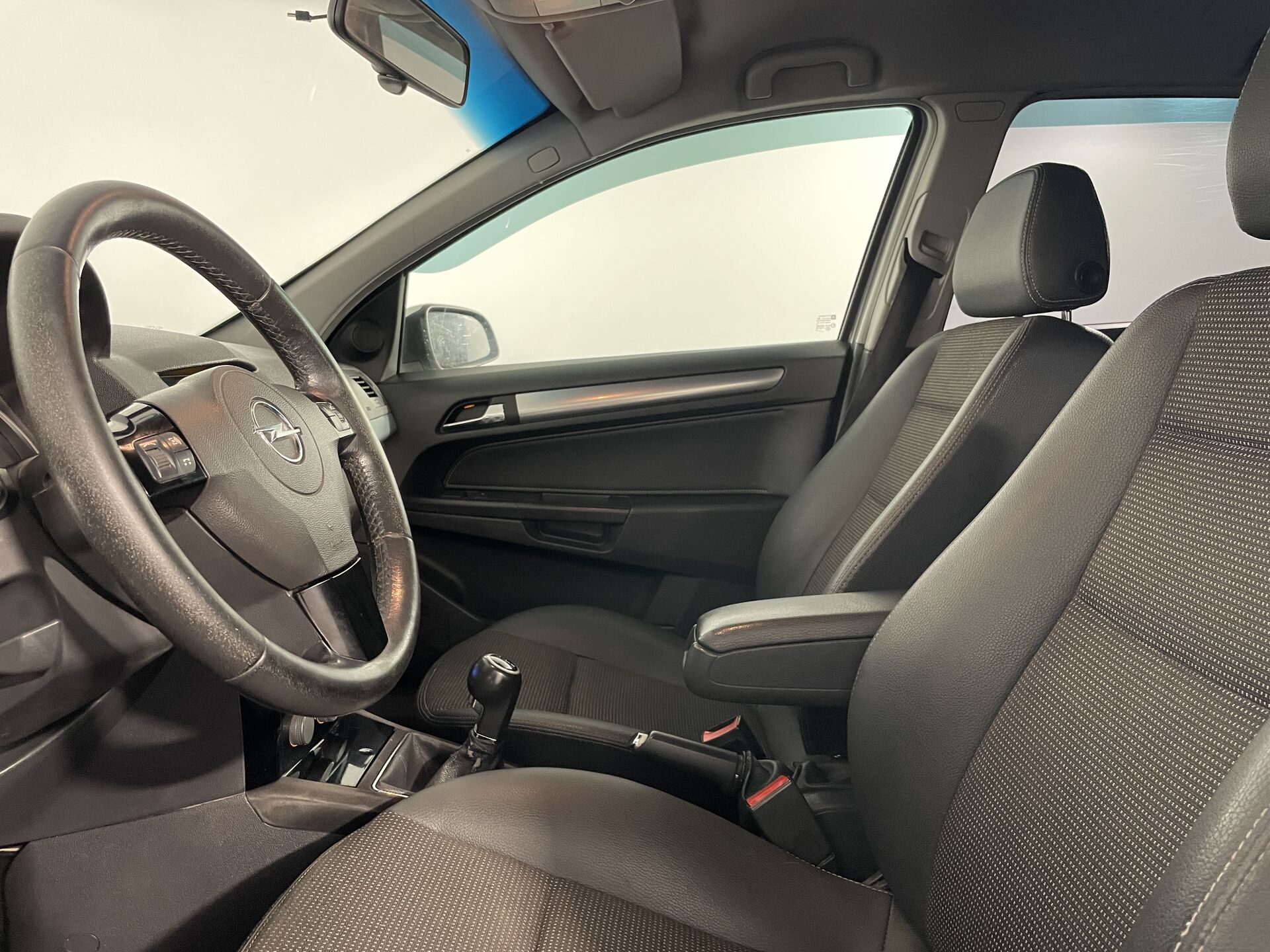 Opel Astra None 2008 г.в., 271 286 км.