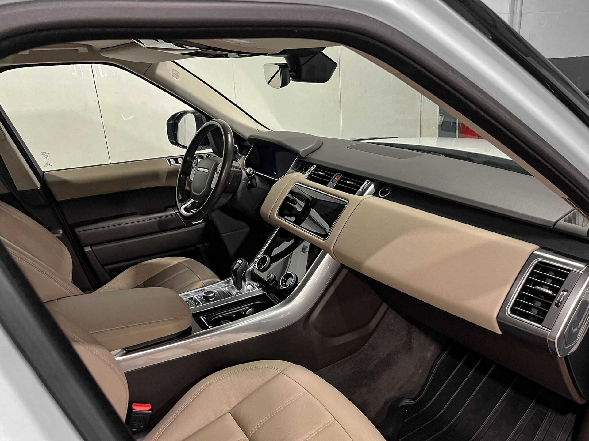 Land Rover Range Rover Sport SE 2019 г.в., 54 000 км.
