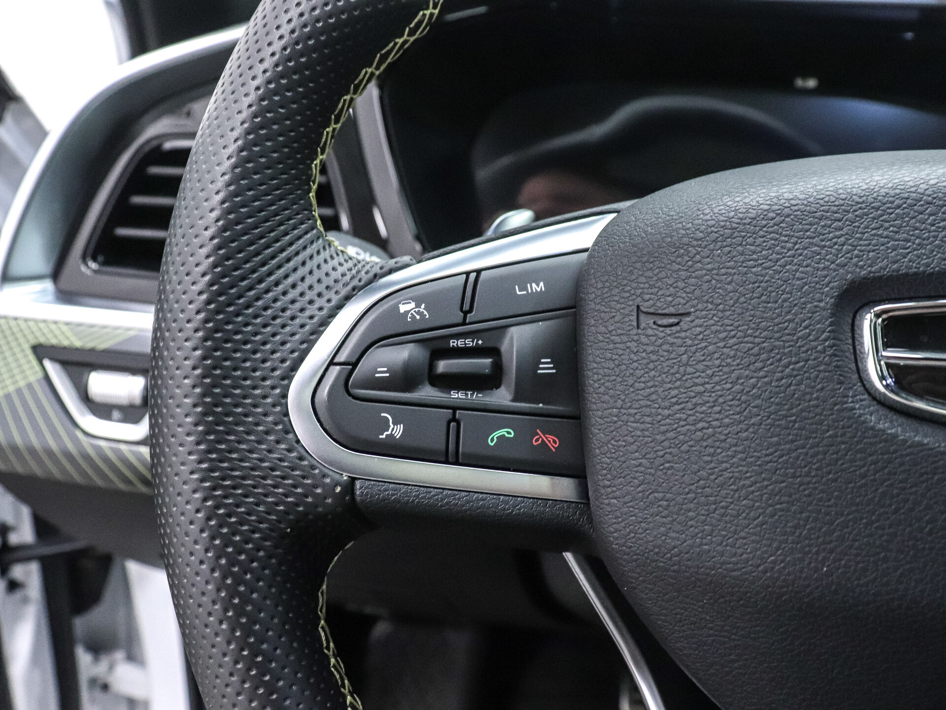 Geely Tugella 2023 12